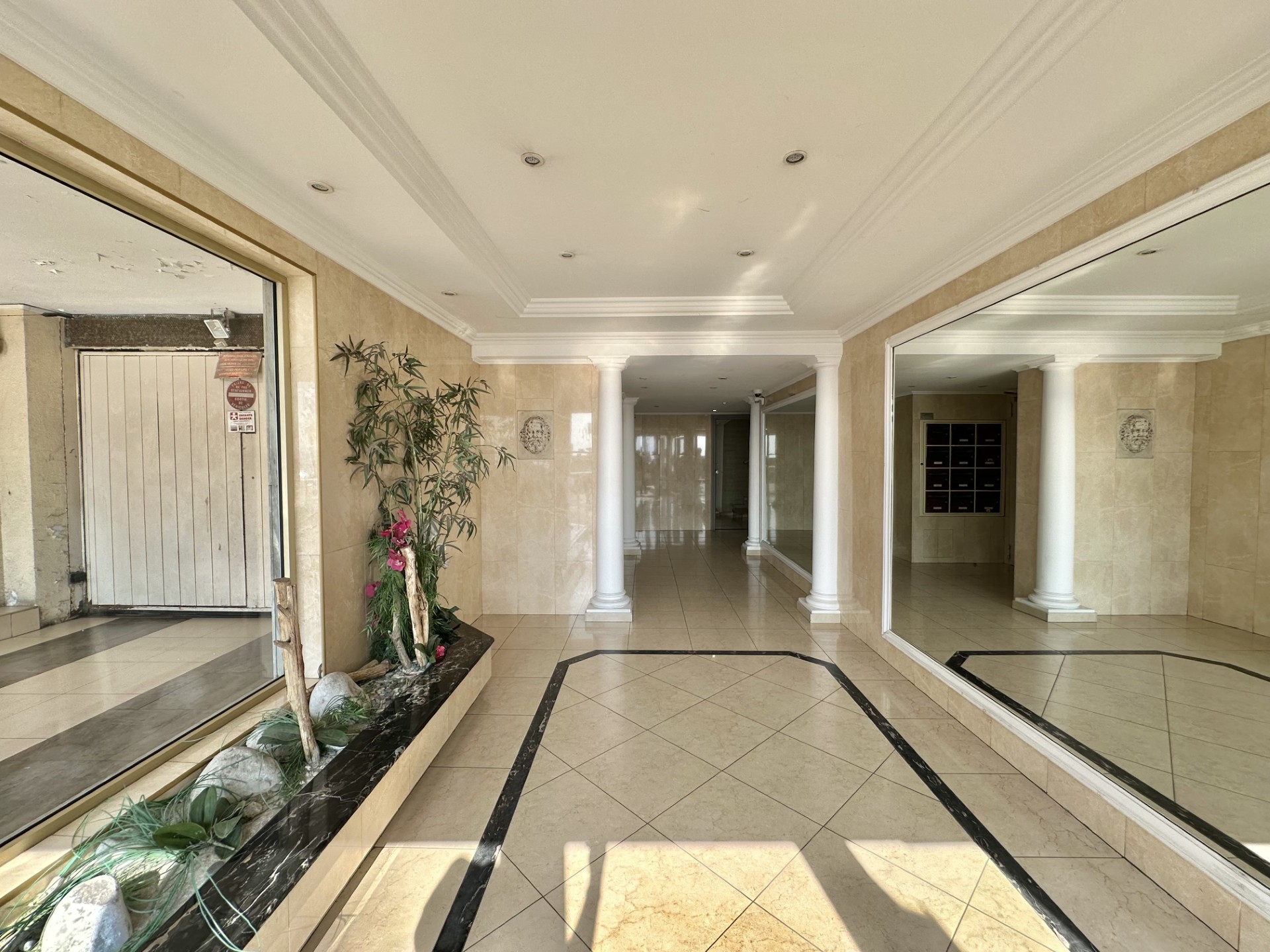 French property for sale in Antibes, Alpes-Maritimes - €730,000 - photo