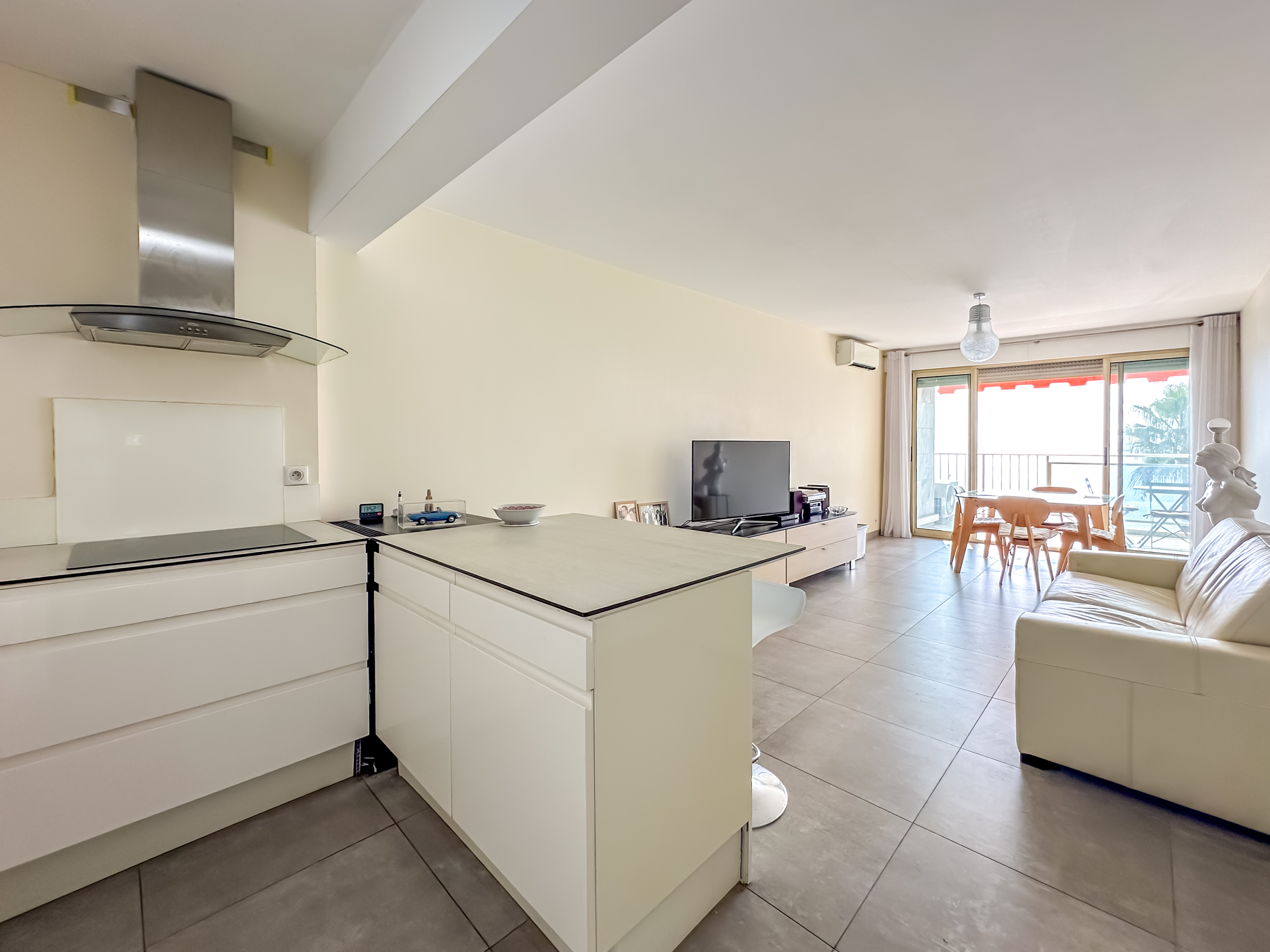 French property for sale in Antibes, Alpes-Maritimes - €730,000 - photo