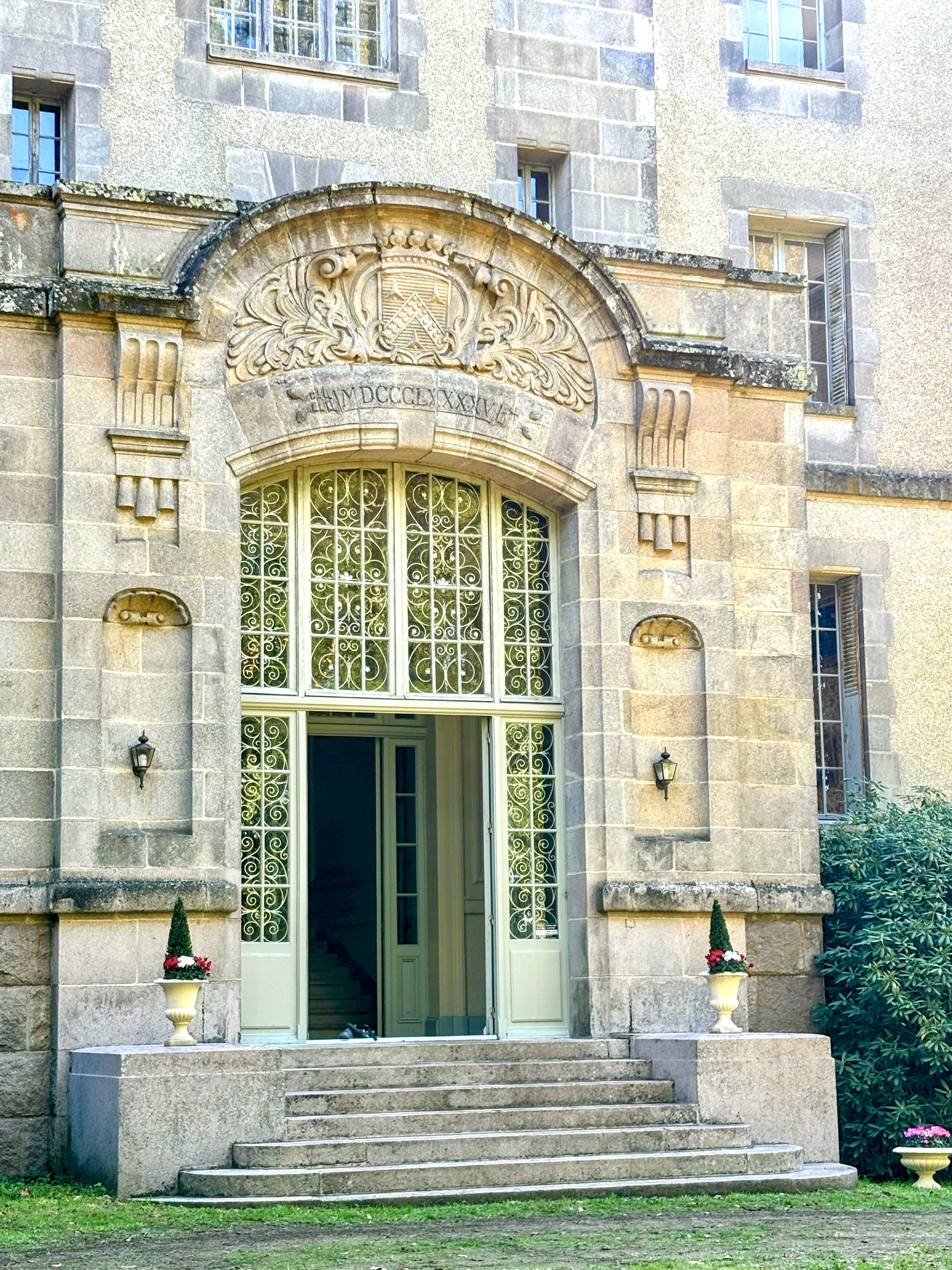 Propriété en France à vendre à Nexon, Haute-Vienne - €1 325 000 - photo 