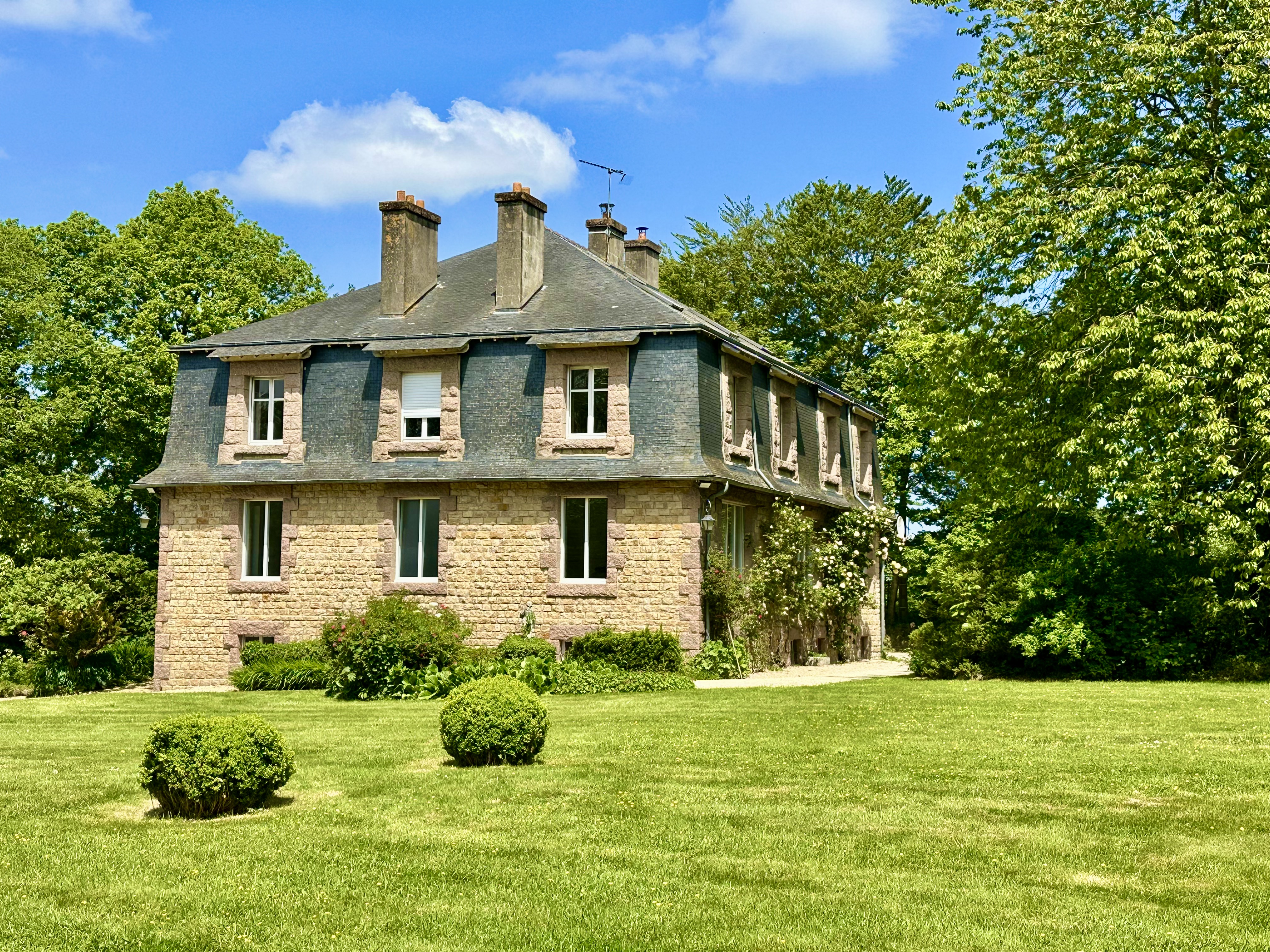 French property for sale in Tonquédec, Côtes-d'Armor - €989,000 - photo 