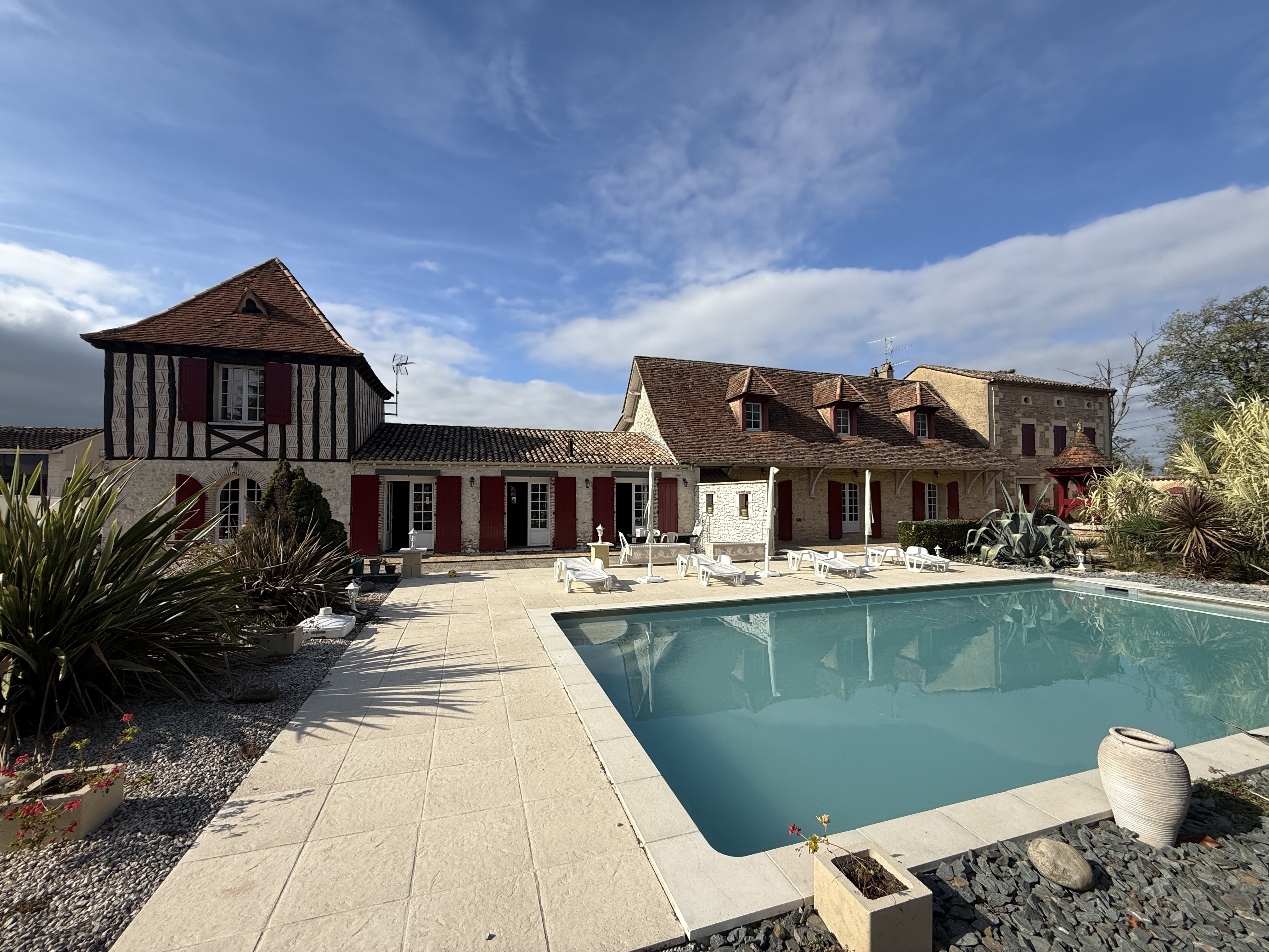 Propriété en France à vendre à Gardonne, Dordogne - &#8364;1 588 000 - photo 