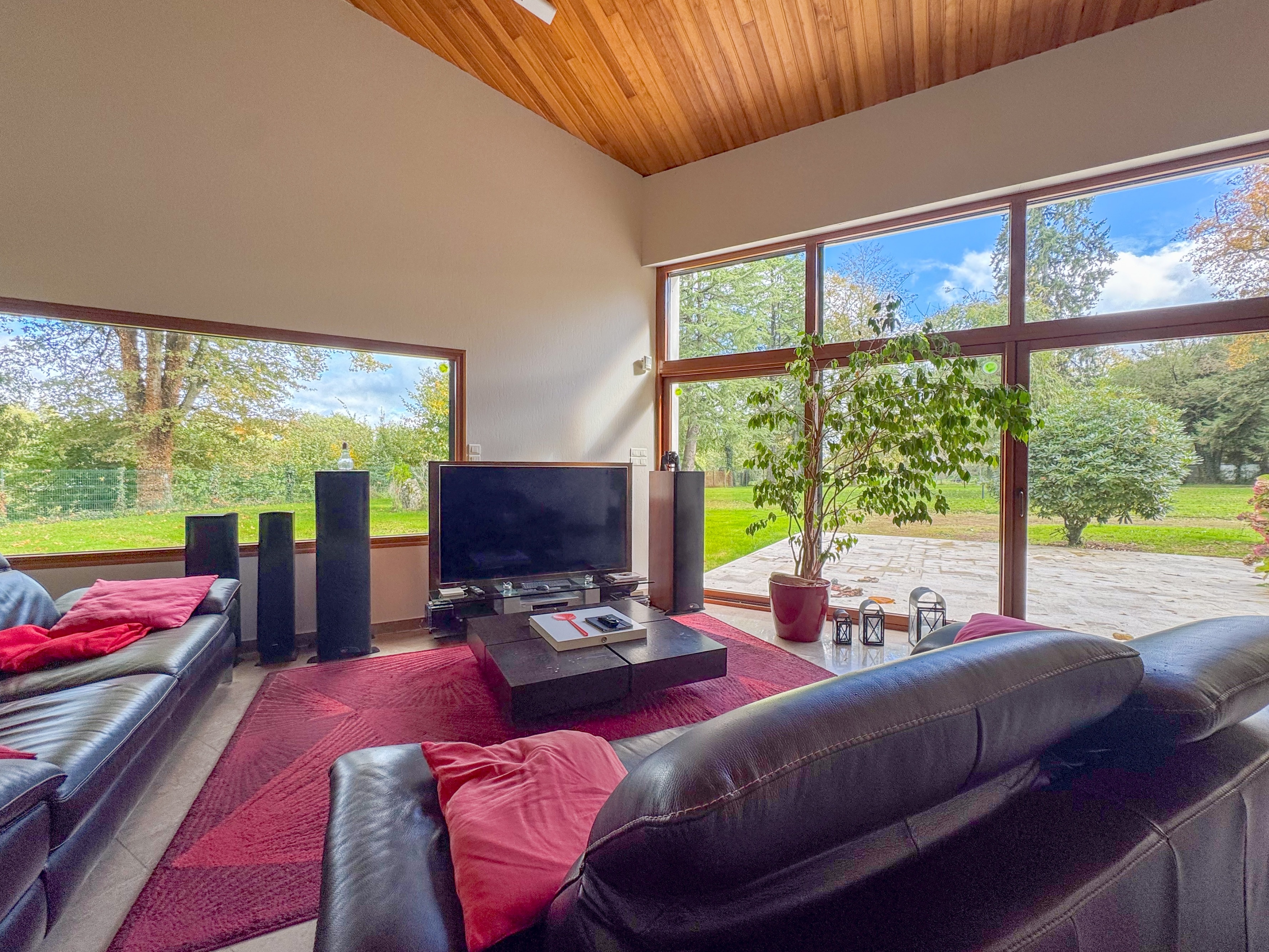 Propriété en France à vendre à Beaulieu-sous-Parthenay, Deux-Sèvres - &#8364;996 400 - photo 