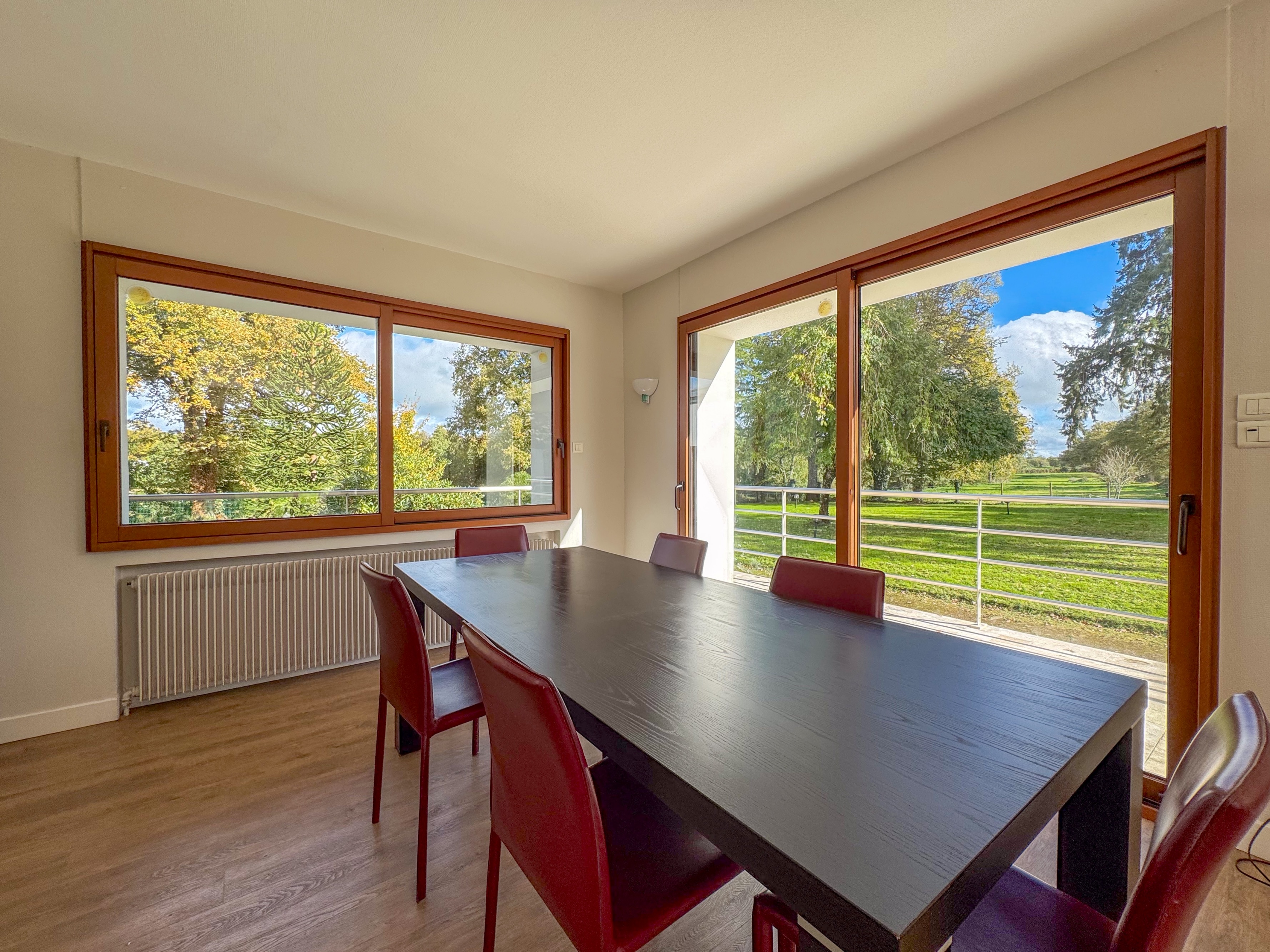 Propriété en France à vendre à Beaulieu-sous-Parthenay, Deux-Sèvres - &#8364;996 400 - photo 