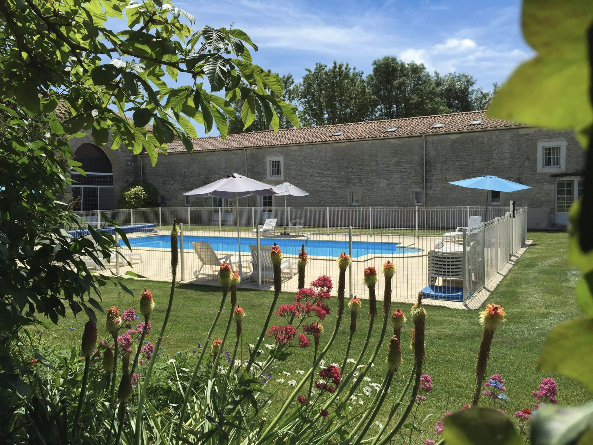 French property for sale in Surgères, Charente-Maritime - €1,590,000 - photo 