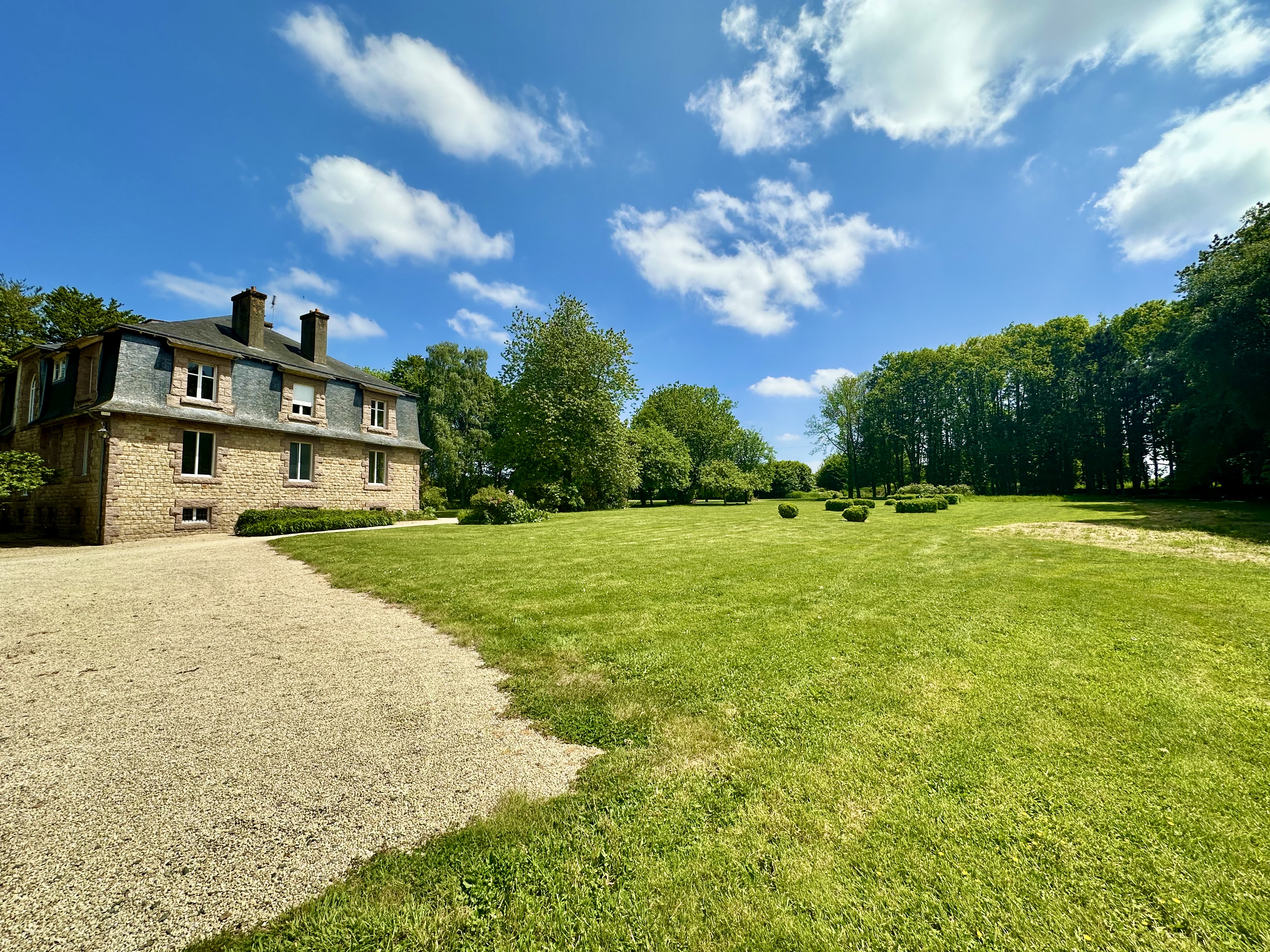 French property for sale in Tonquédec, Côtes-d'Armor - €989,000 - photo 