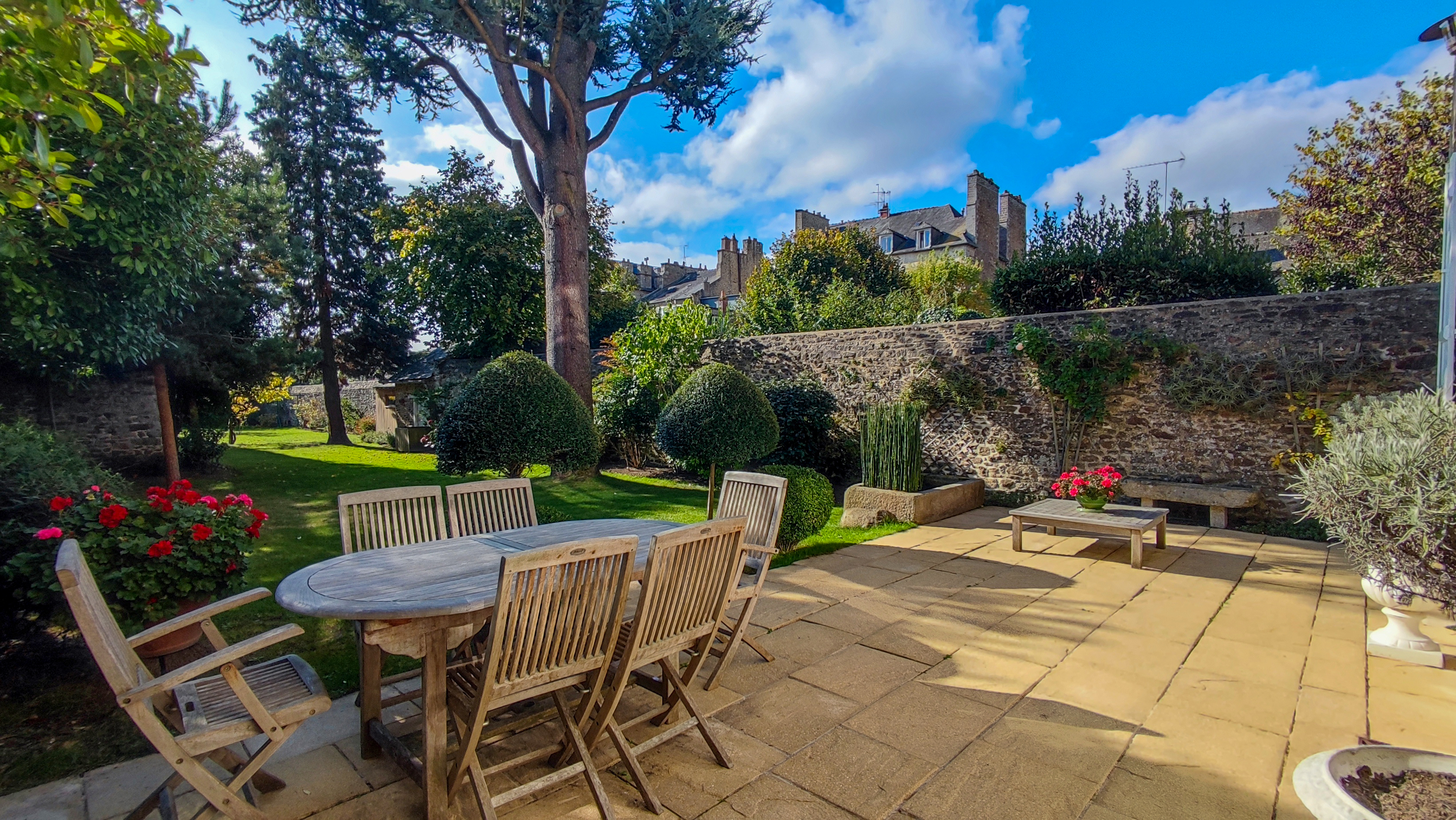 Propriété en France à vendre à Dinan, Côtes-d'Armor - &#8364;990 000 - photo 