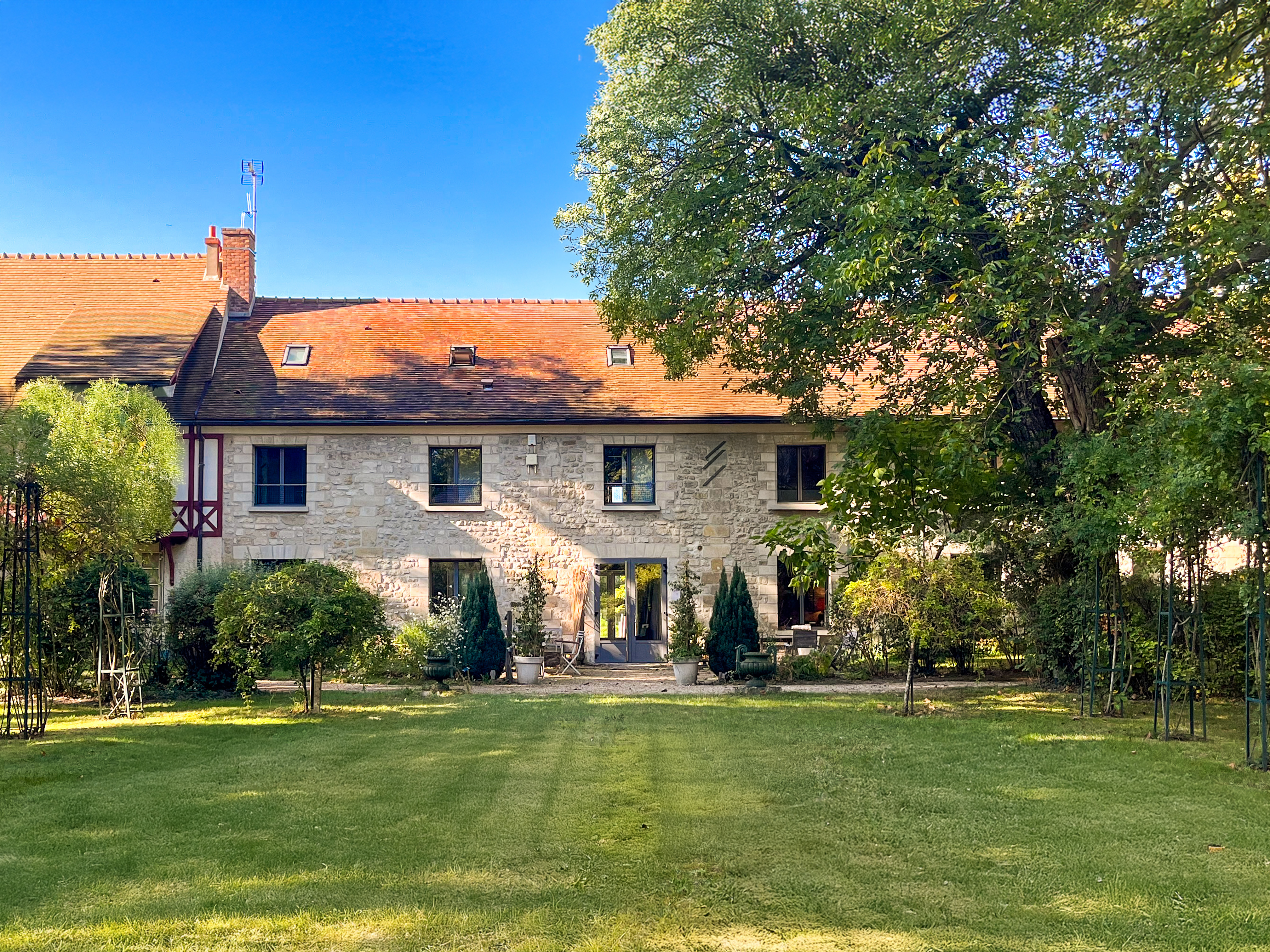 Propriété en France à vendre à Cergy, Val-d'Oise - &#8364;1 300 000 - photo 