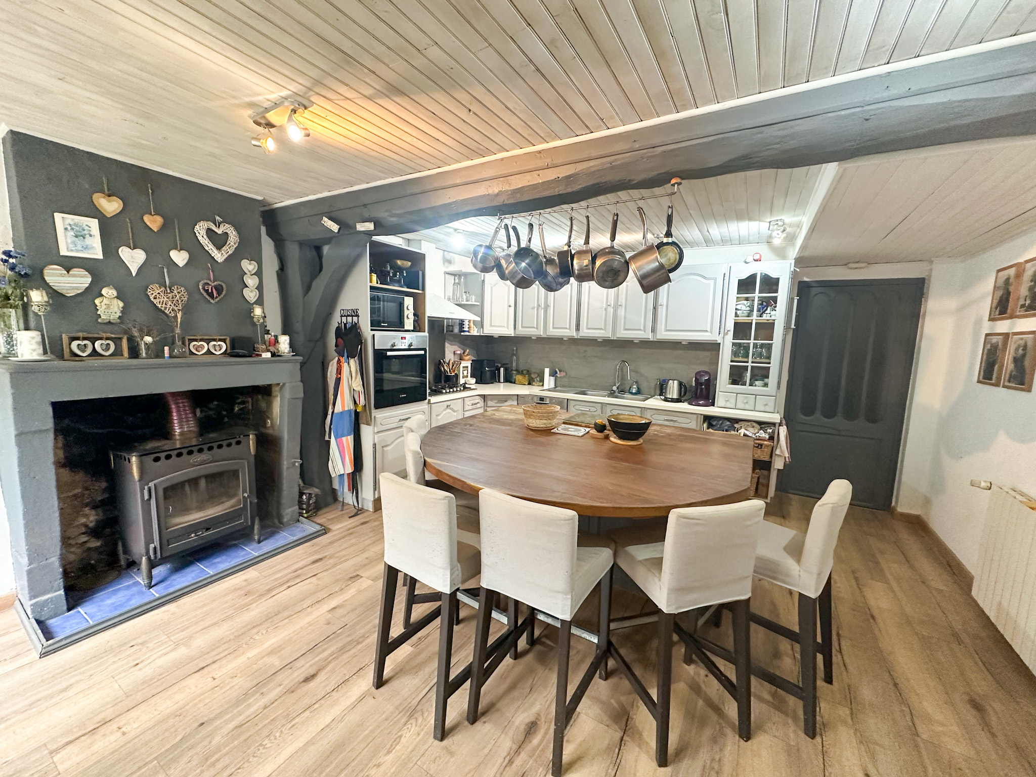 Propriété en France à vendre à Surgères, Charente-Maritime - &#8364;1 590 000 - photo 