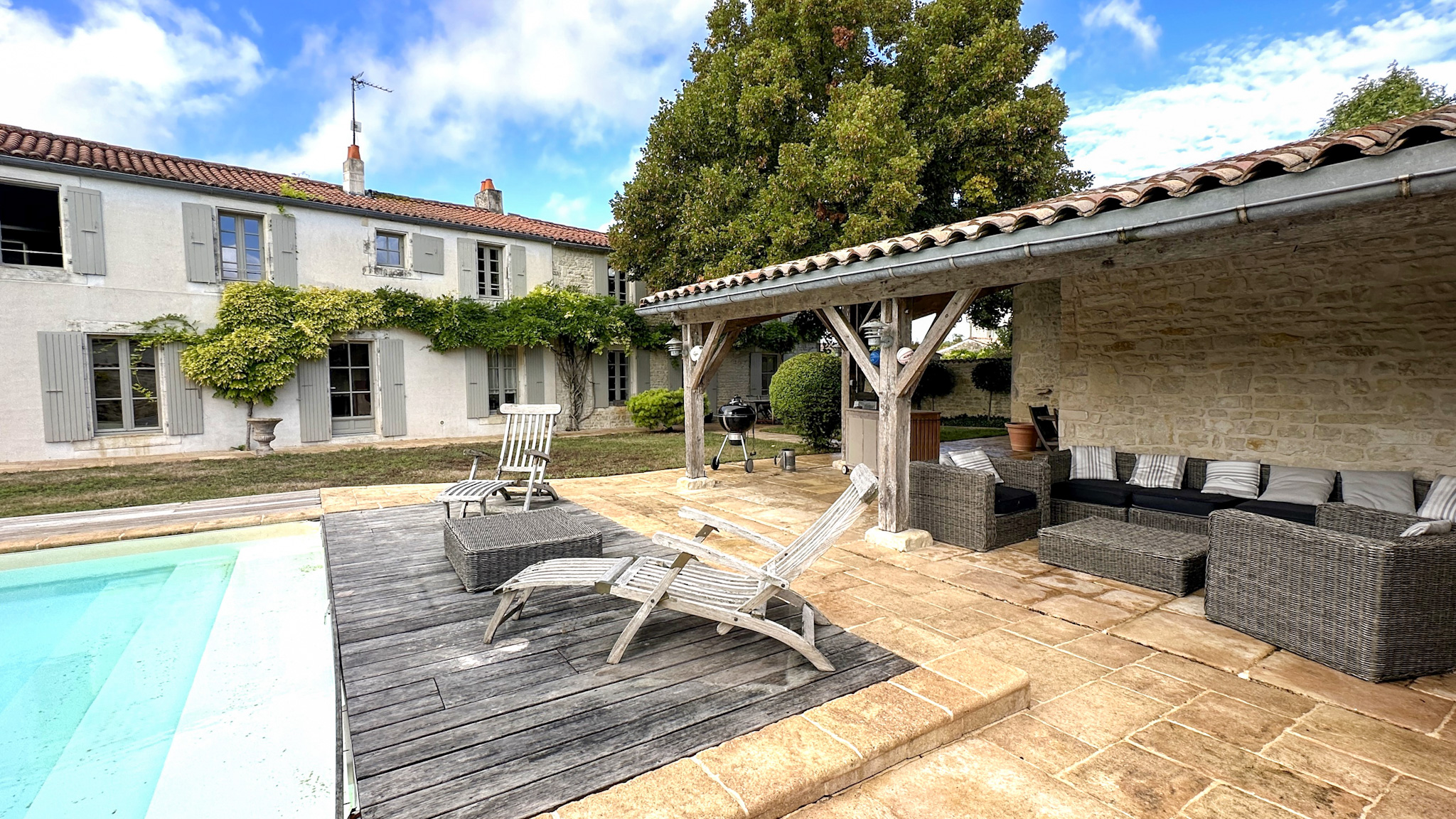 Propriété en France à vendre à Dompierre-sur-Mer, Charente-Maritime - &#8364;1 190 000 - photo 