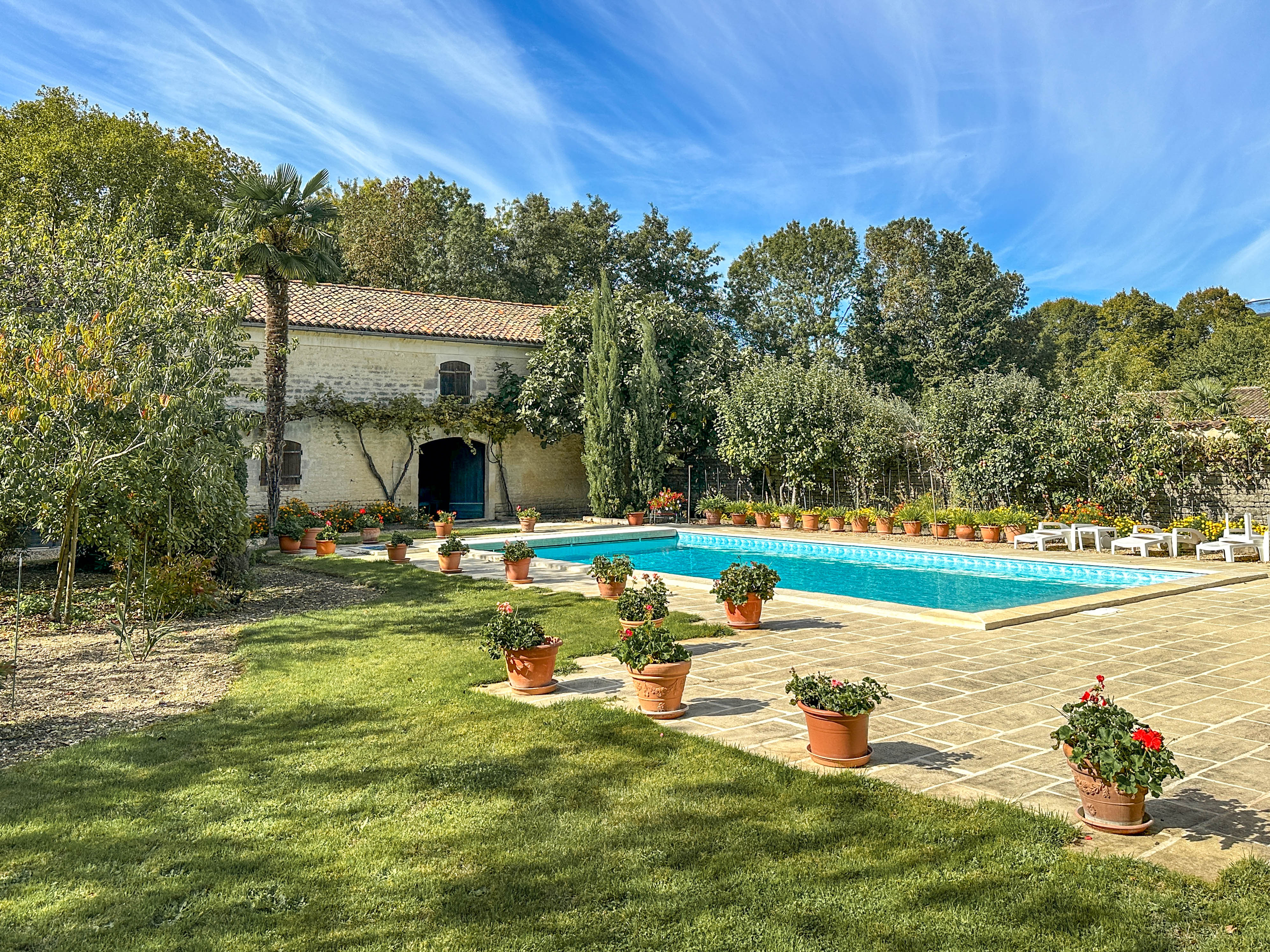Propriété en France à vendre à Bazauges, Charente-Maritime - &#8364;530 000 - photo 