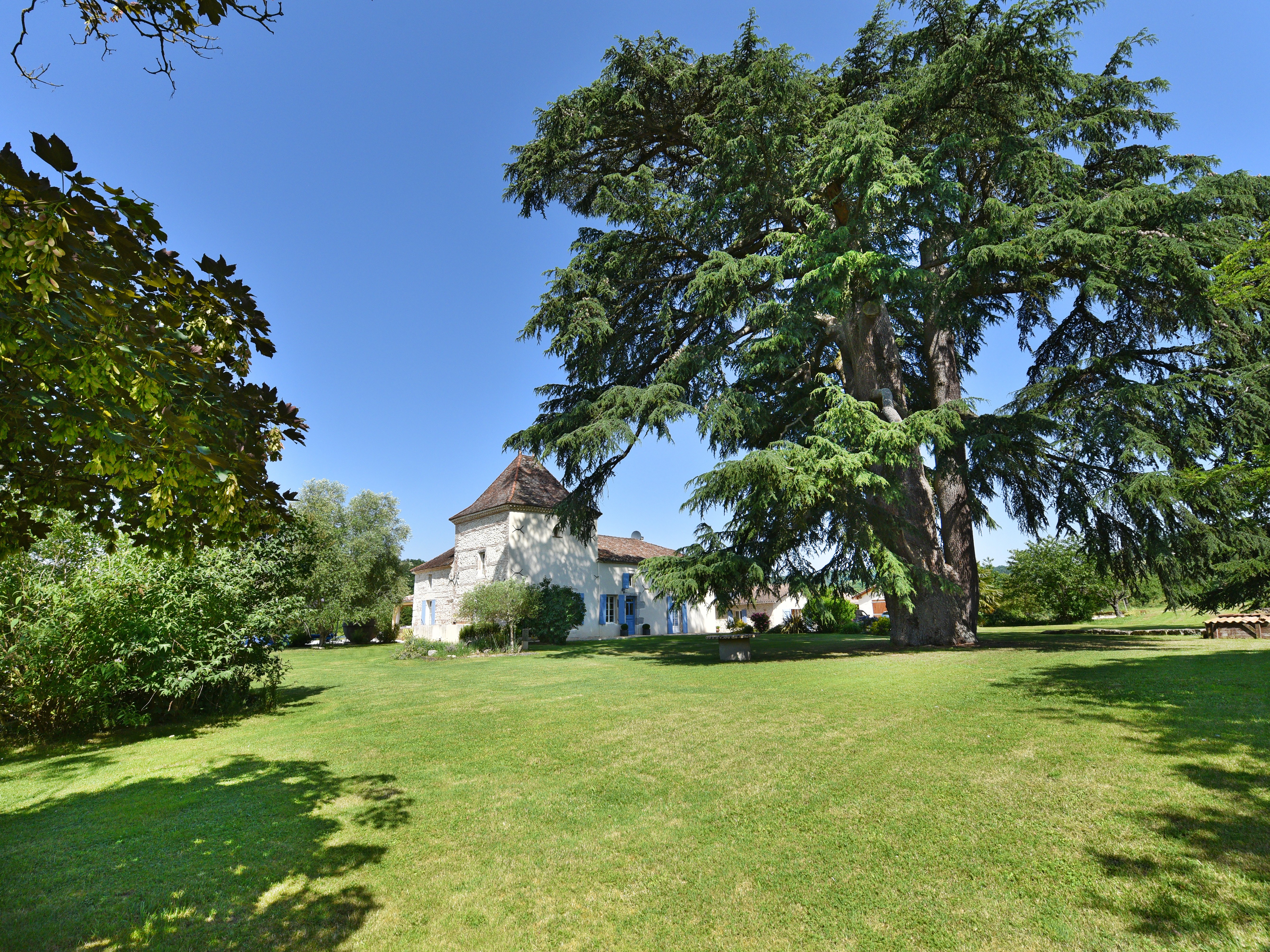 French property for sale in Castelmoron-sur-Lot, Lot-et-Garonne - €1,271,276 - photo