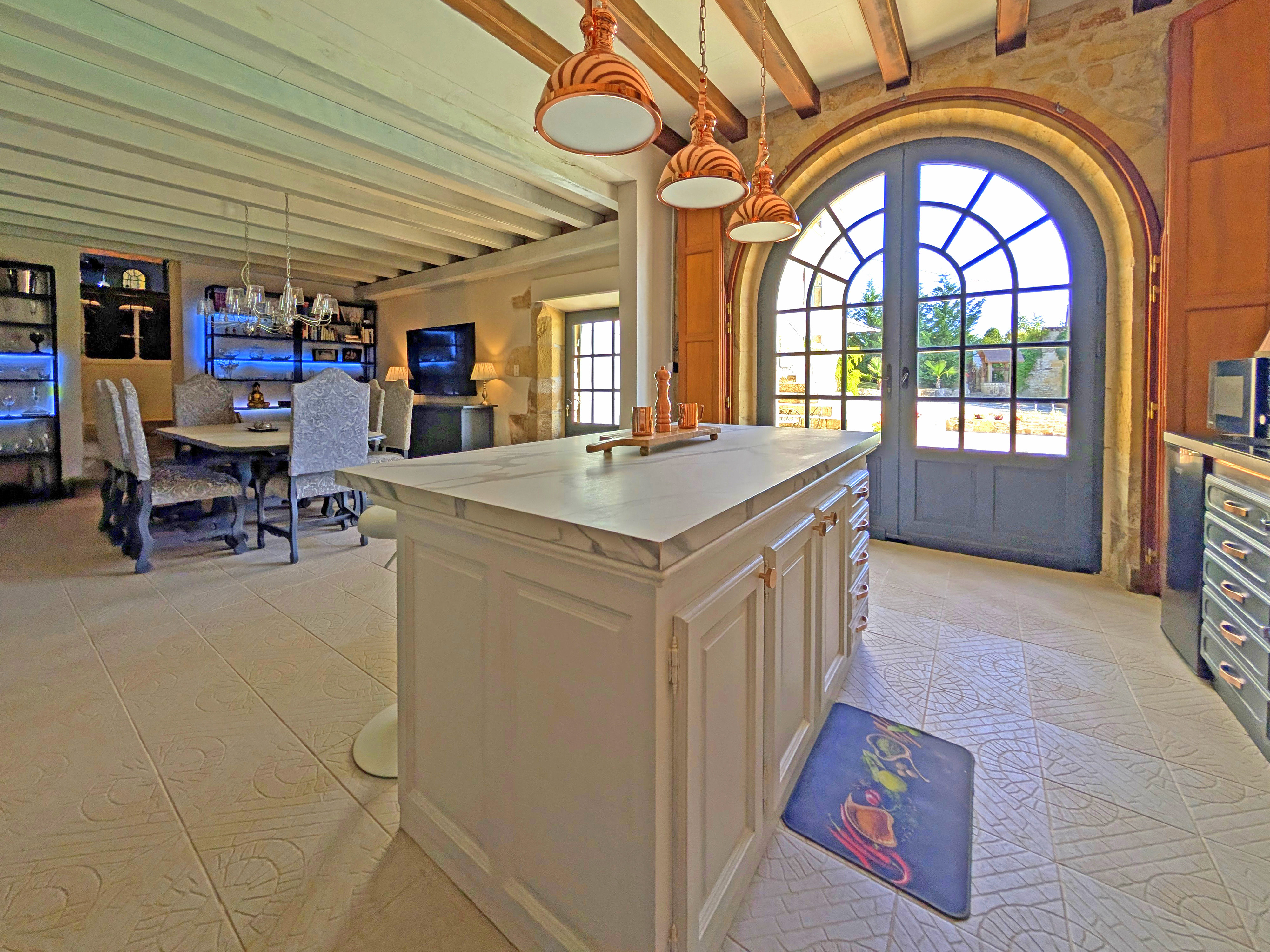 Propriété en France à vendre à Nanthiat, Dordogne - &#8364;1 047 000 - photo 