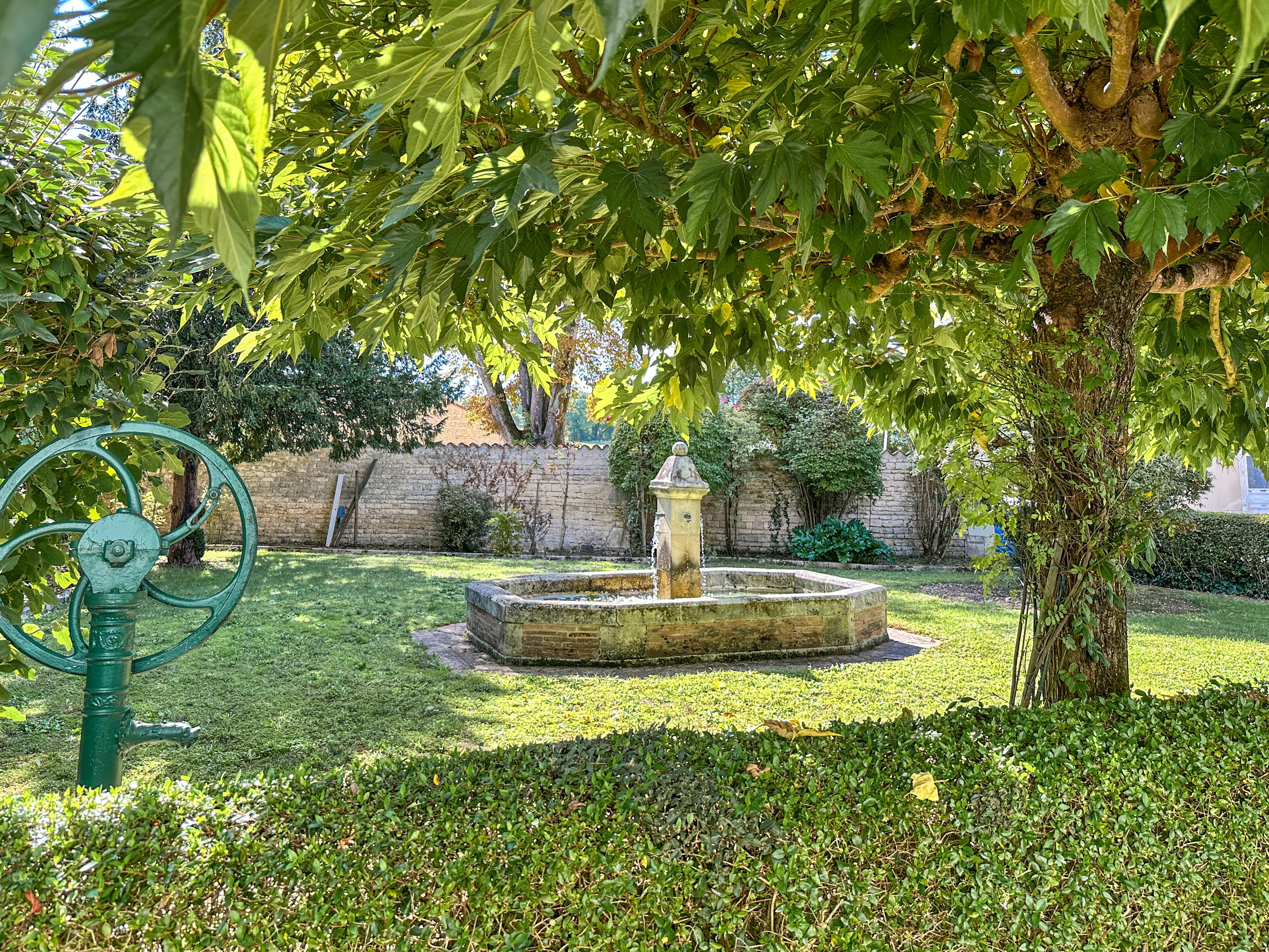 Propriété en France à vendre à Bazauges, Charente-Maritime - &#8364;530 000 - photo 