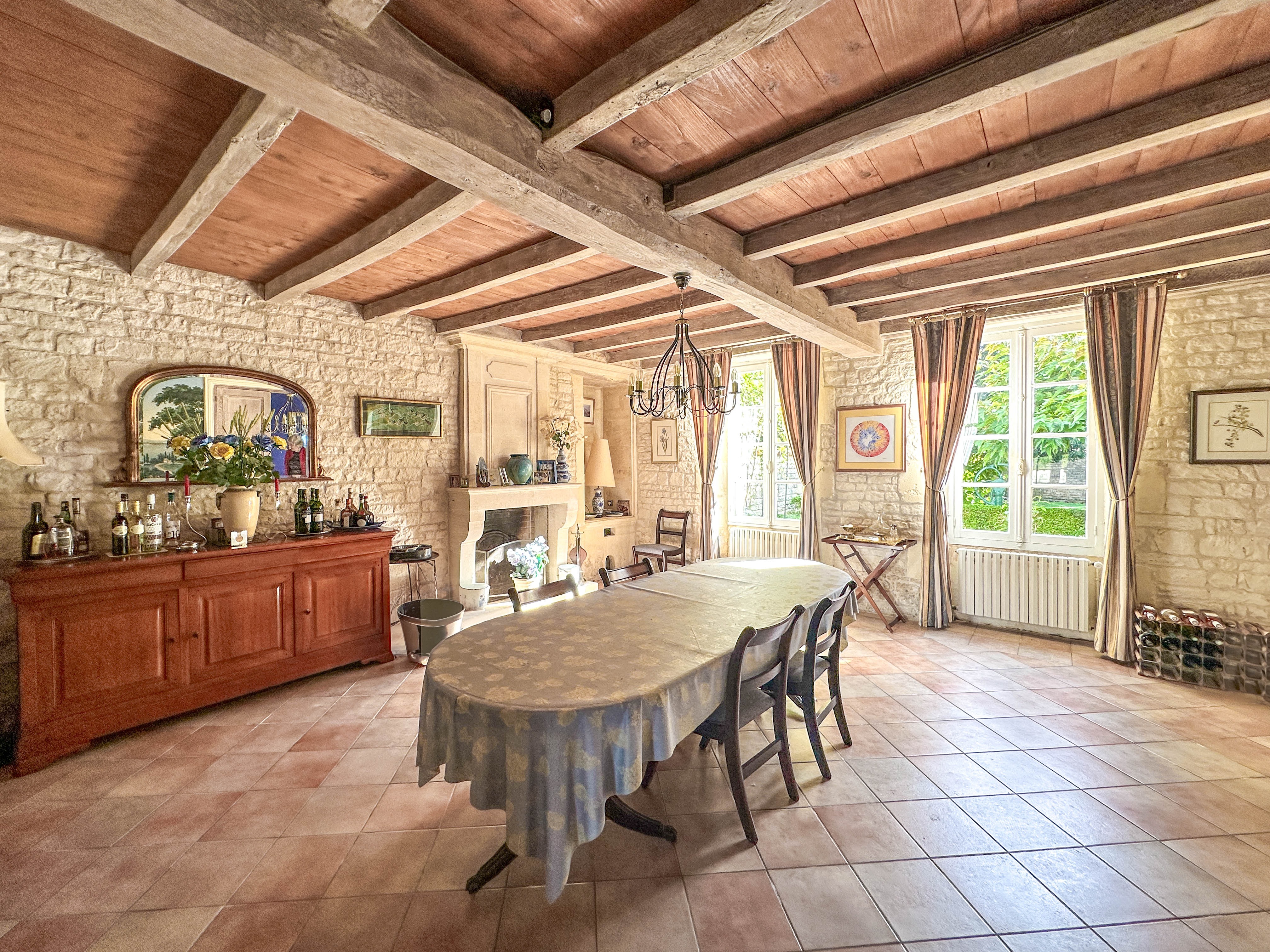 Propriété en France à vendre à Bazauges, Charente-Maritime - &#8364;530 000 - photo 