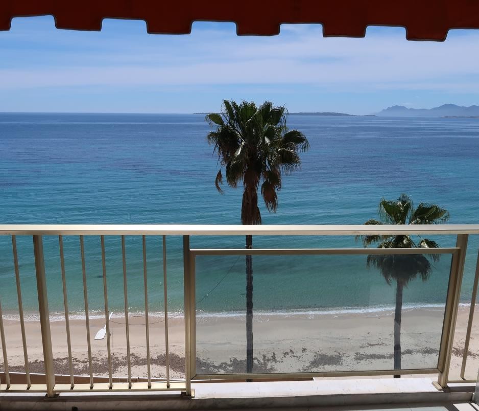 French property for sale in Antibes, Alpes-Maritimes - €730,000 - photo 