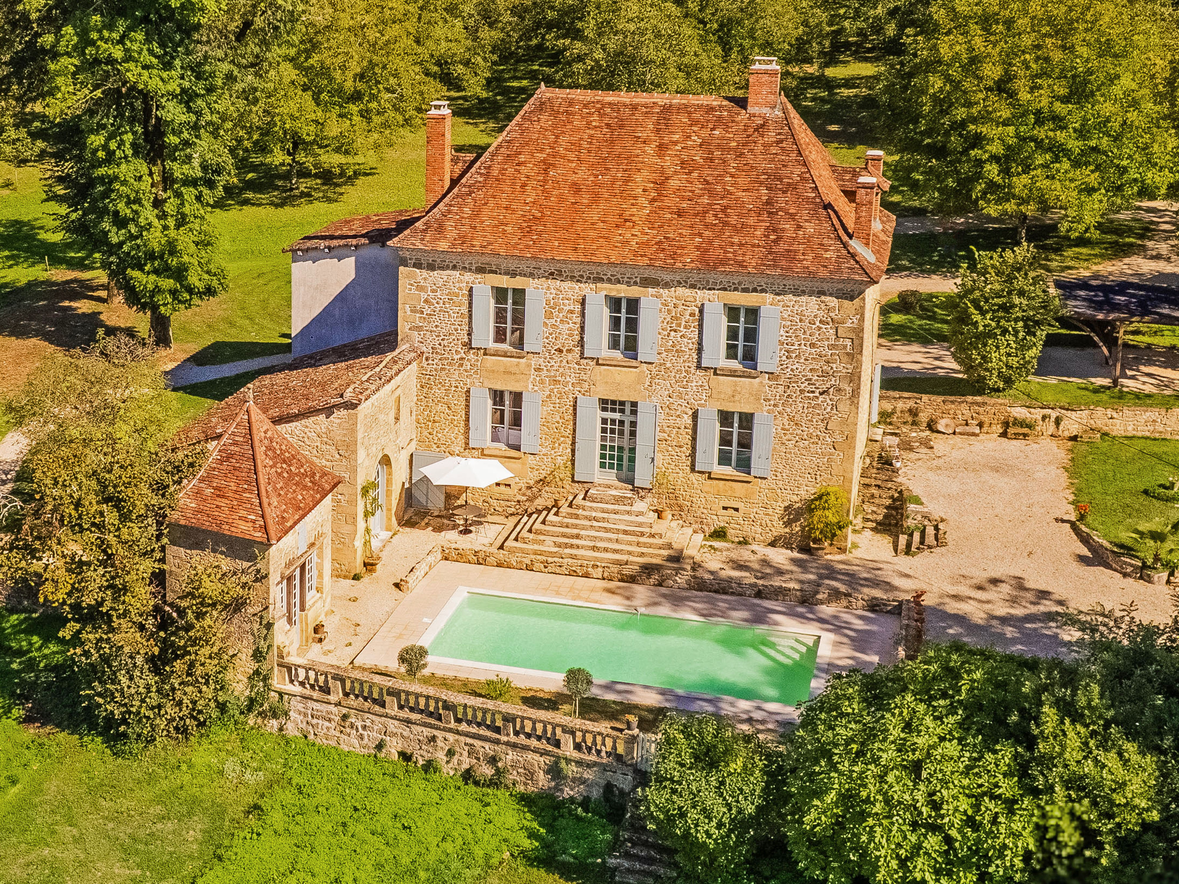 Propriété en France à vendre à Nanthiat, Dordogne - &#8364;1 047 000 - photo 