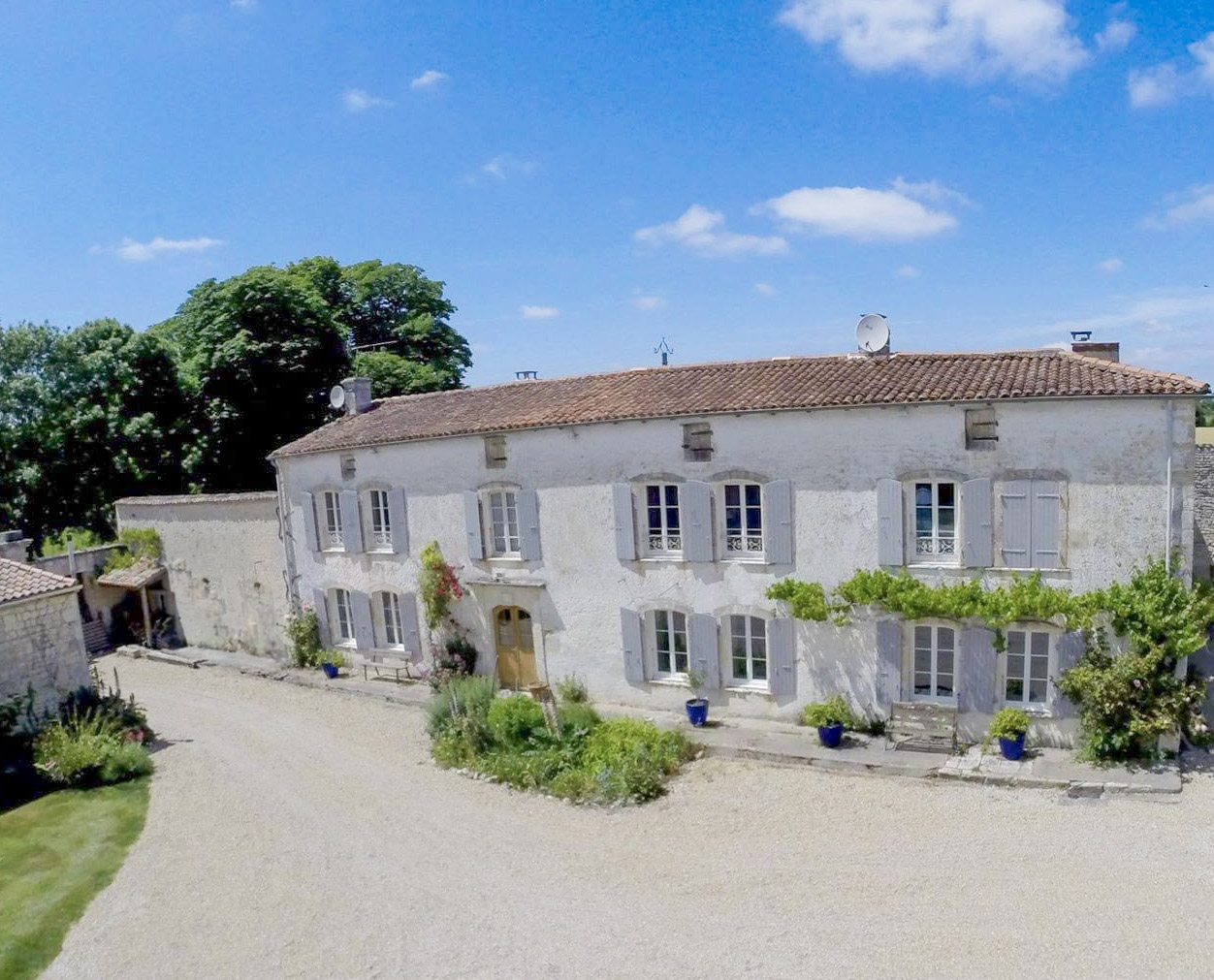Propriété en France à vendre à Surgères, Charente-Maritime - &#8364;1 590 000 - photo 