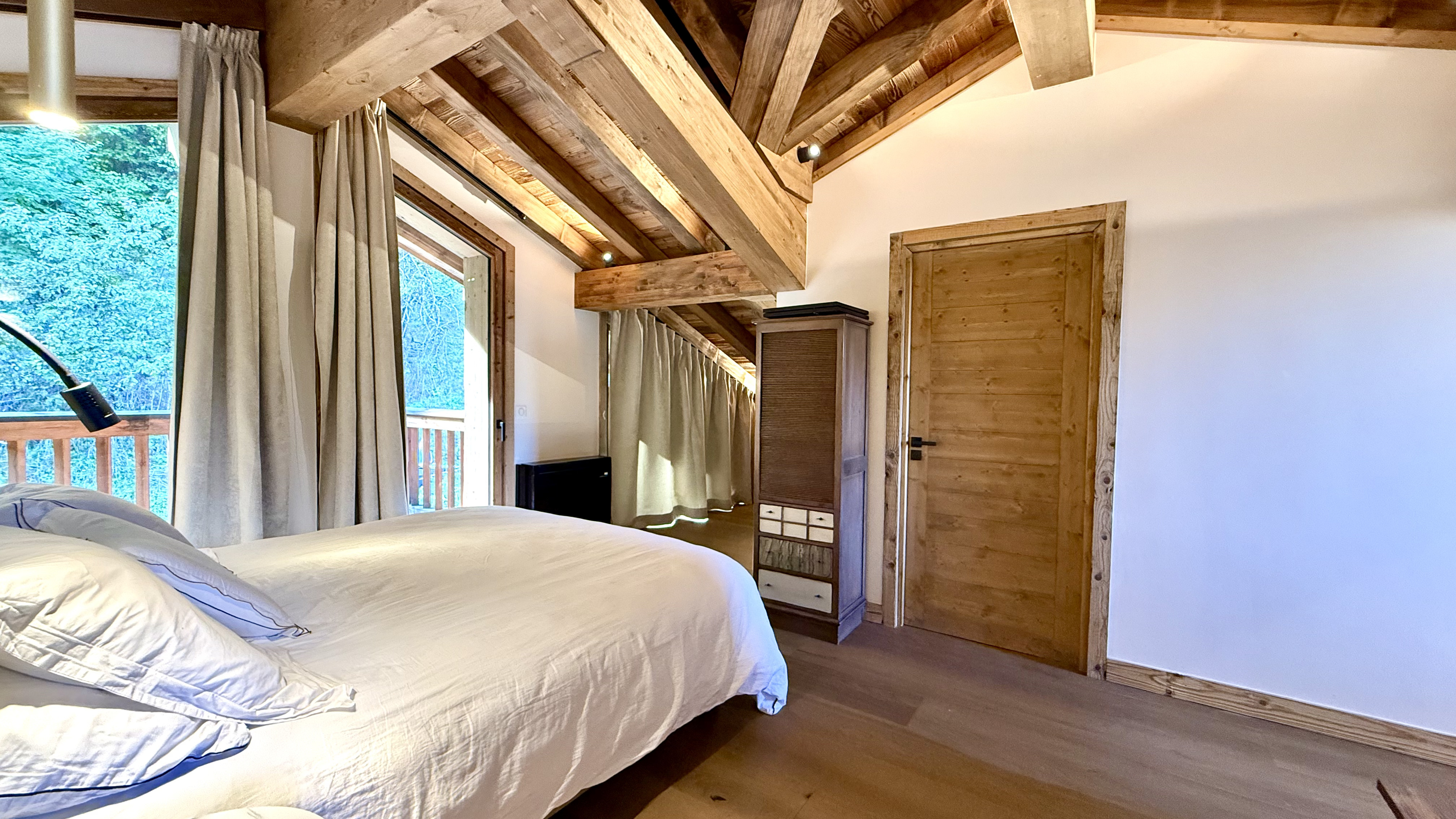 French property for sale in Courchevel, Savoie - €5,950,000 - photo 