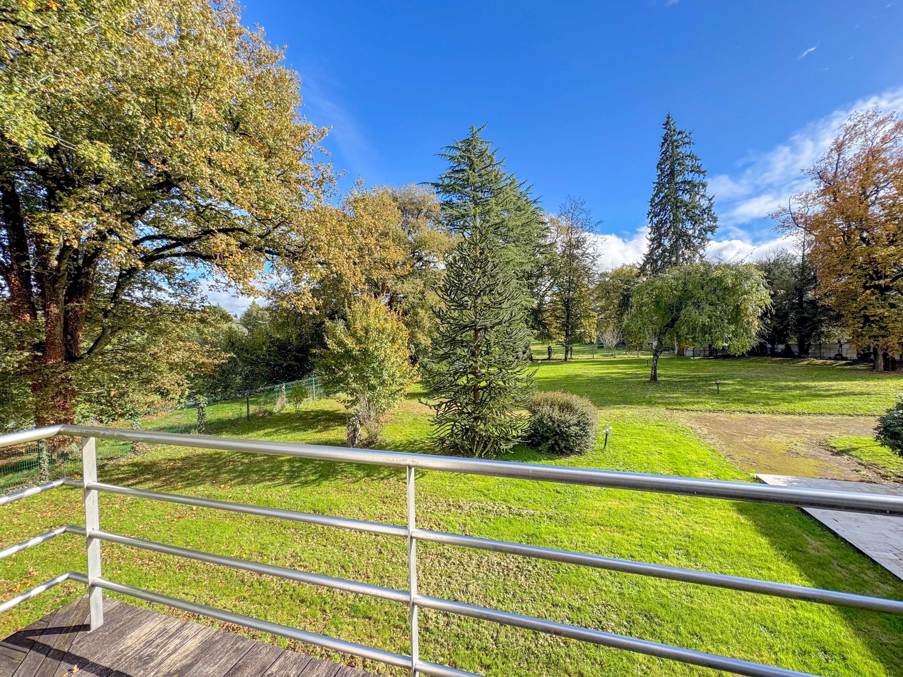 Propriété en France à vendre à Beaulieu-sous-Parthenay, Deux-Sèvres - &#8364;996 400 - photo 