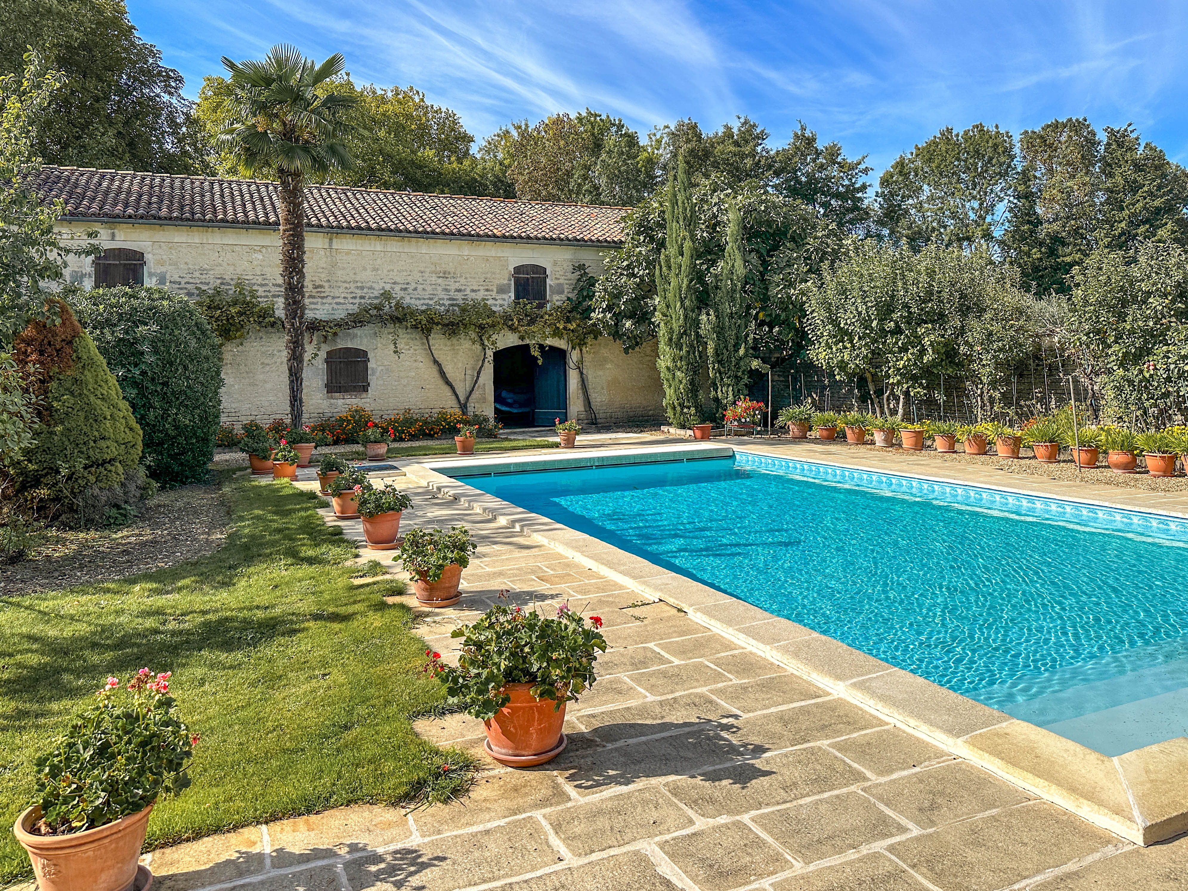 Propriété en France à vendre à Bazauges, Charente-Maritime - &#8364;530 000 - photo 