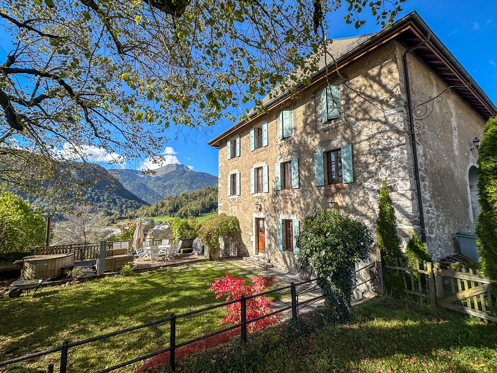 French property for sale in Mieussy, Haute-Savoie - €1,199,500 - photo 