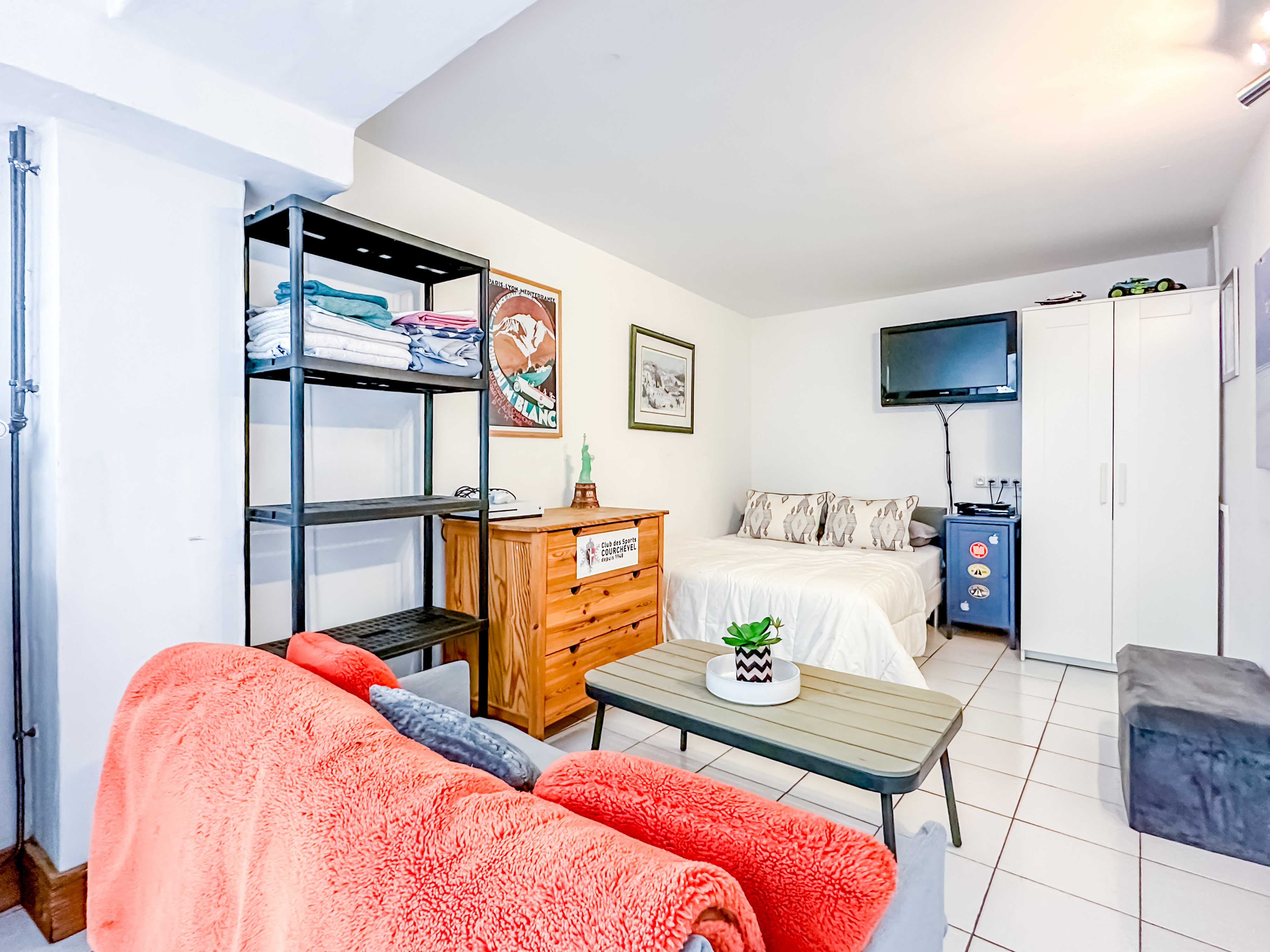 French property for sale in Courchevel, Savoie - €1,100,000 - photo 