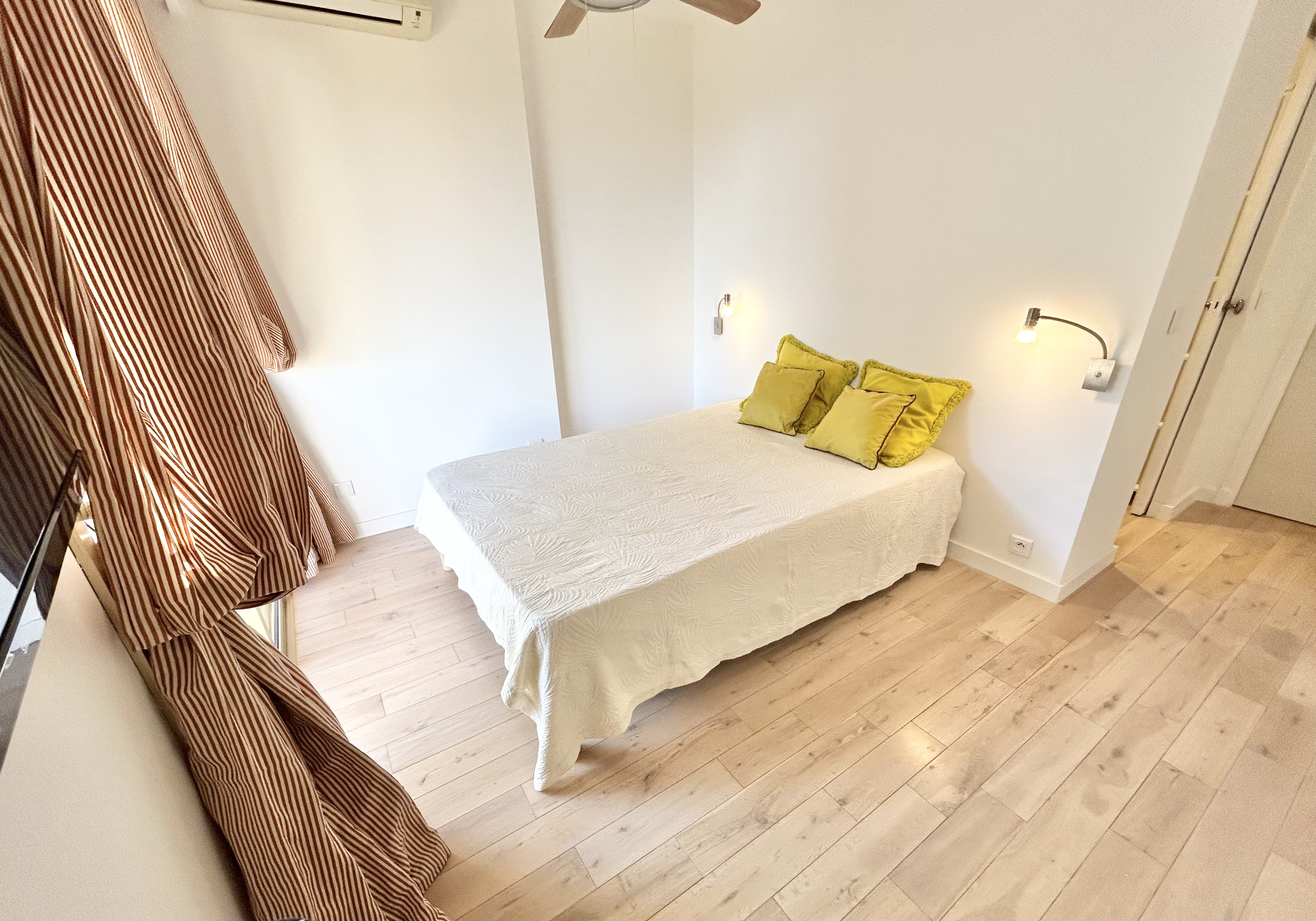 French property for sale in Antibes, Alpes-Maritimes - €425,000 - photo 