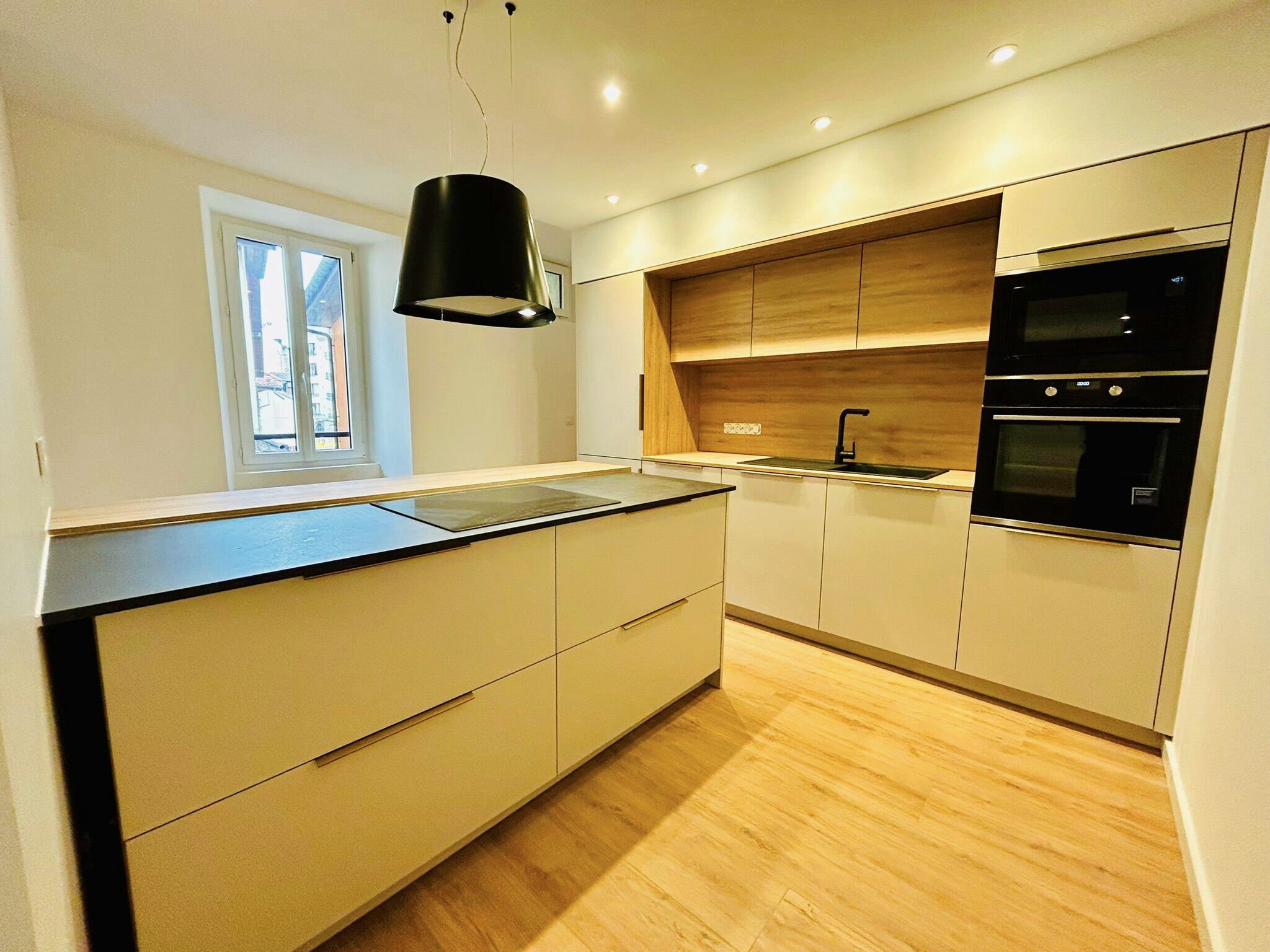 French property for sale in Annecy, Haute-Savoie - €859,500 - photo 