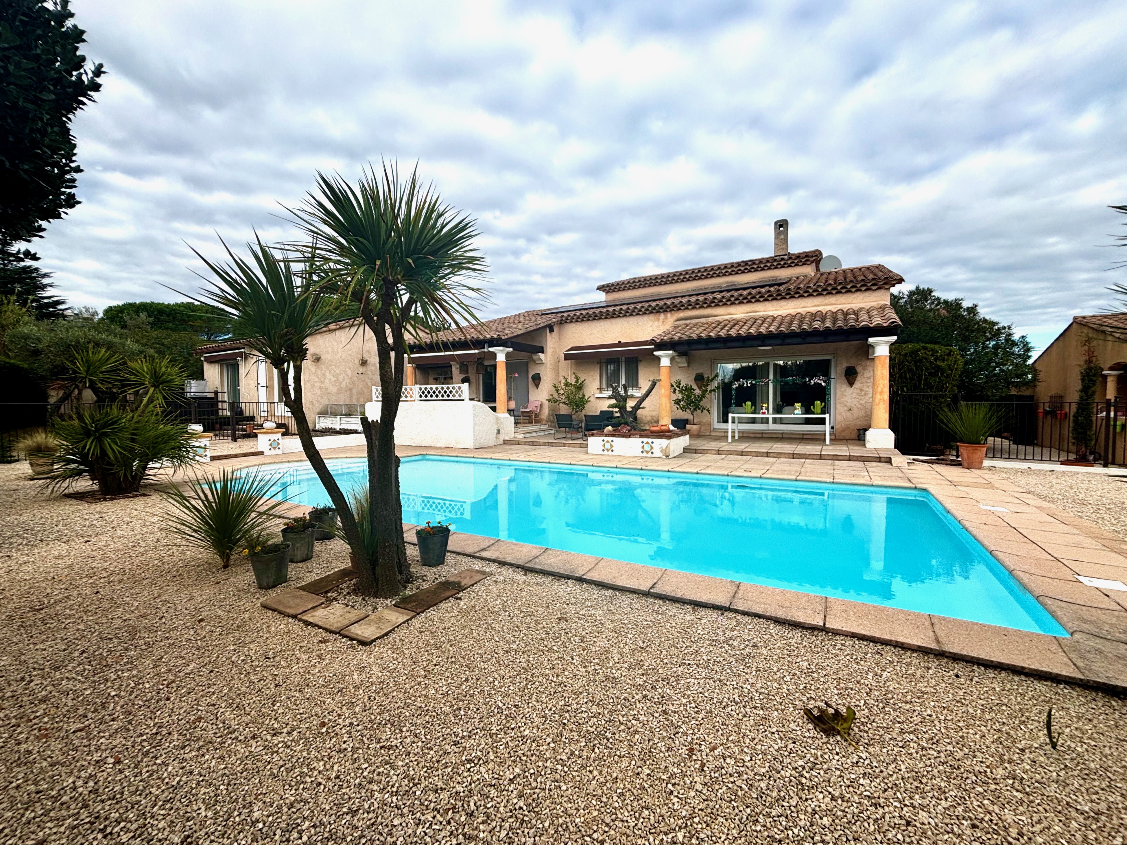 Propriété en France à vendre à Alès, Gard - &#8364;900 000 - photo 