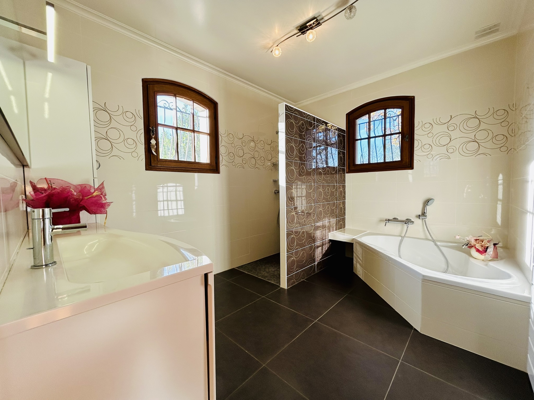 Propriété en France à vendre à Reignier-Ésery, Haute-Savoie - &#8364;1 650 000 - photo 