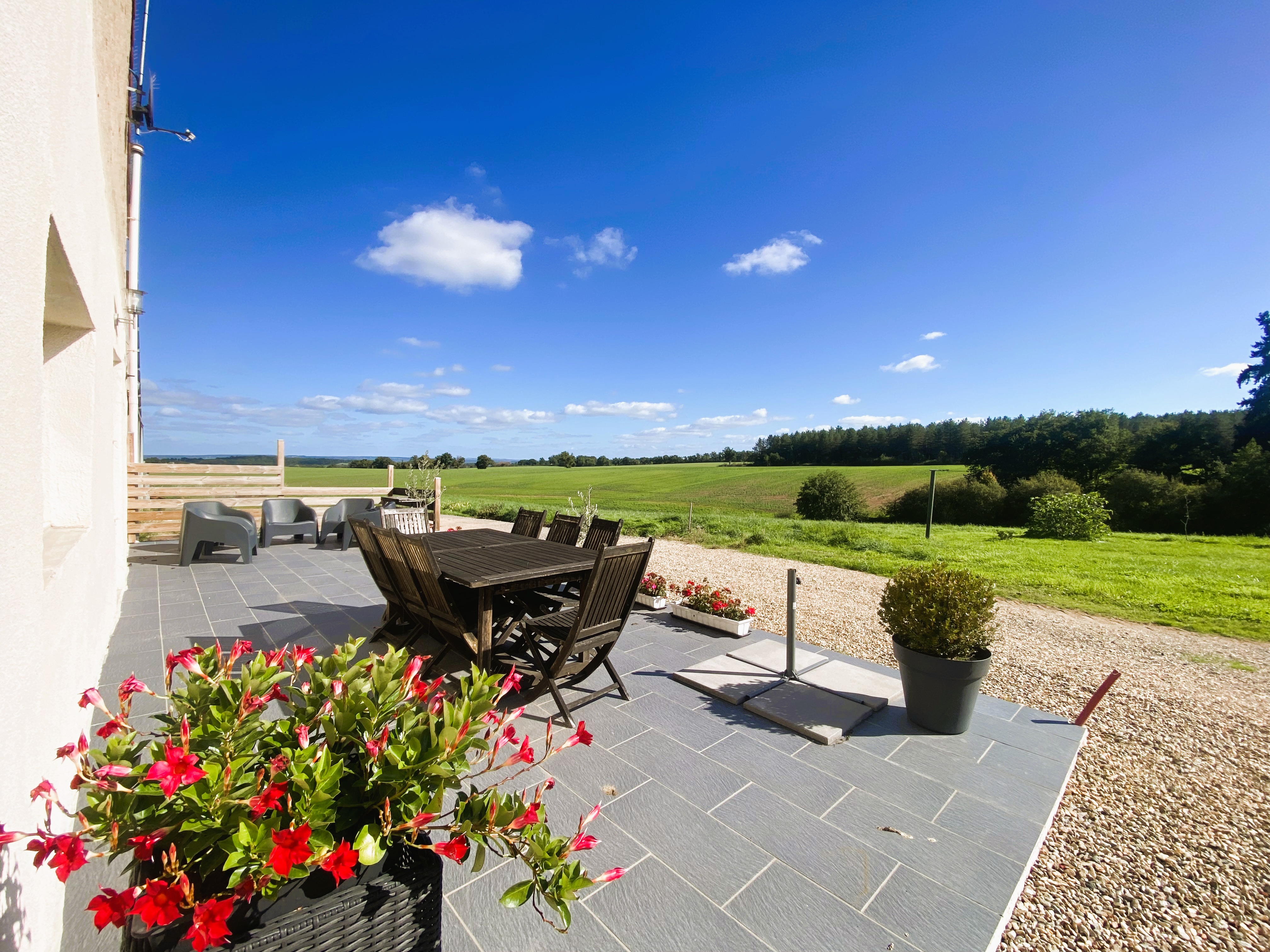 Propriété en France à vendre à Épineuil-le-Fleuriel, Cher - €935 749 - photo 