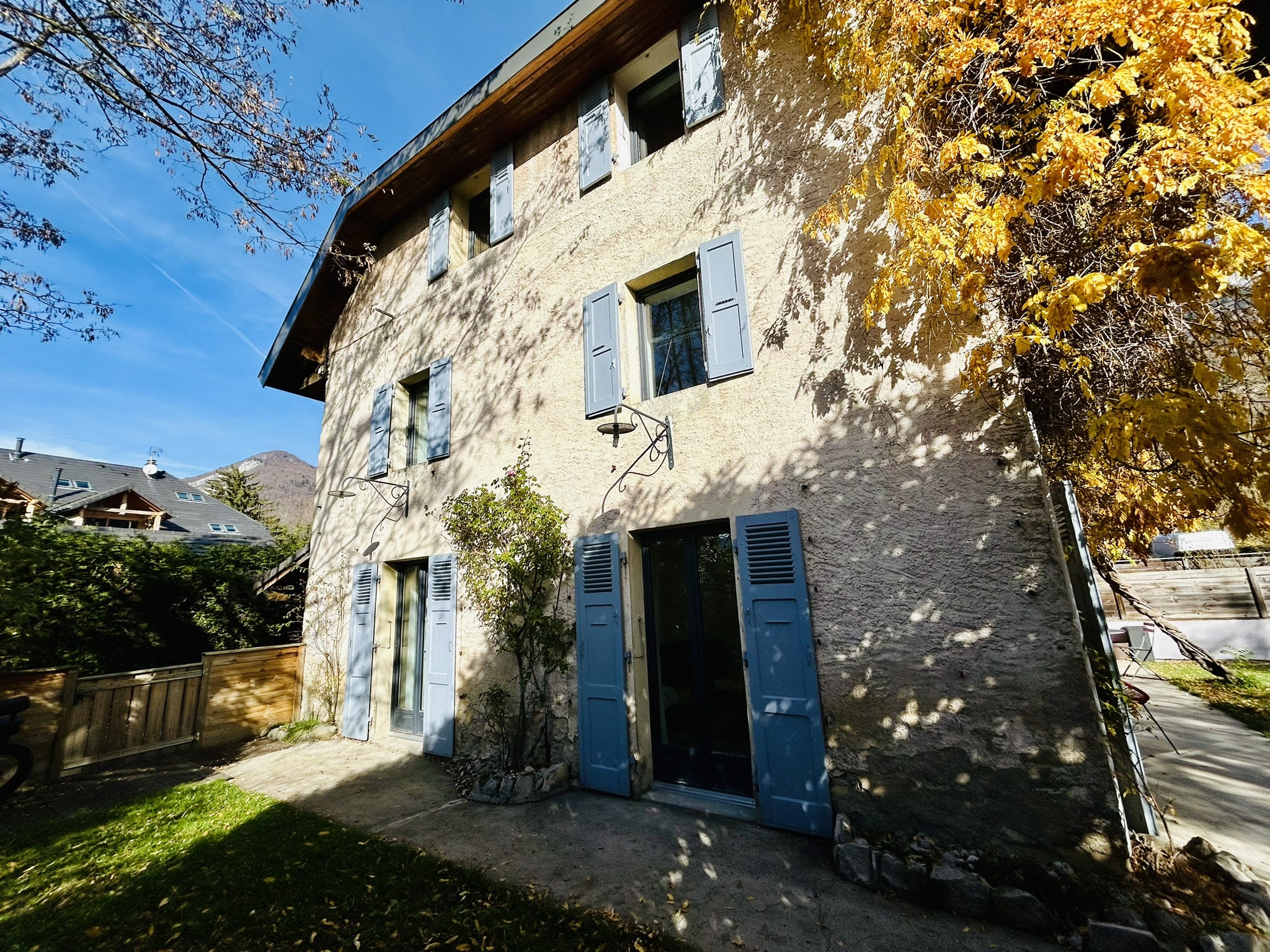 French property for sale in Menthon-Saint-Bernard, Haute-Savoie - €936,000 - photo 