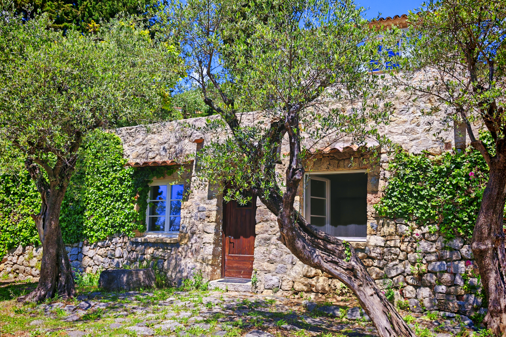 French property for sale in Cabris, Alpes-Maritimes - €2,850,000 - photo 