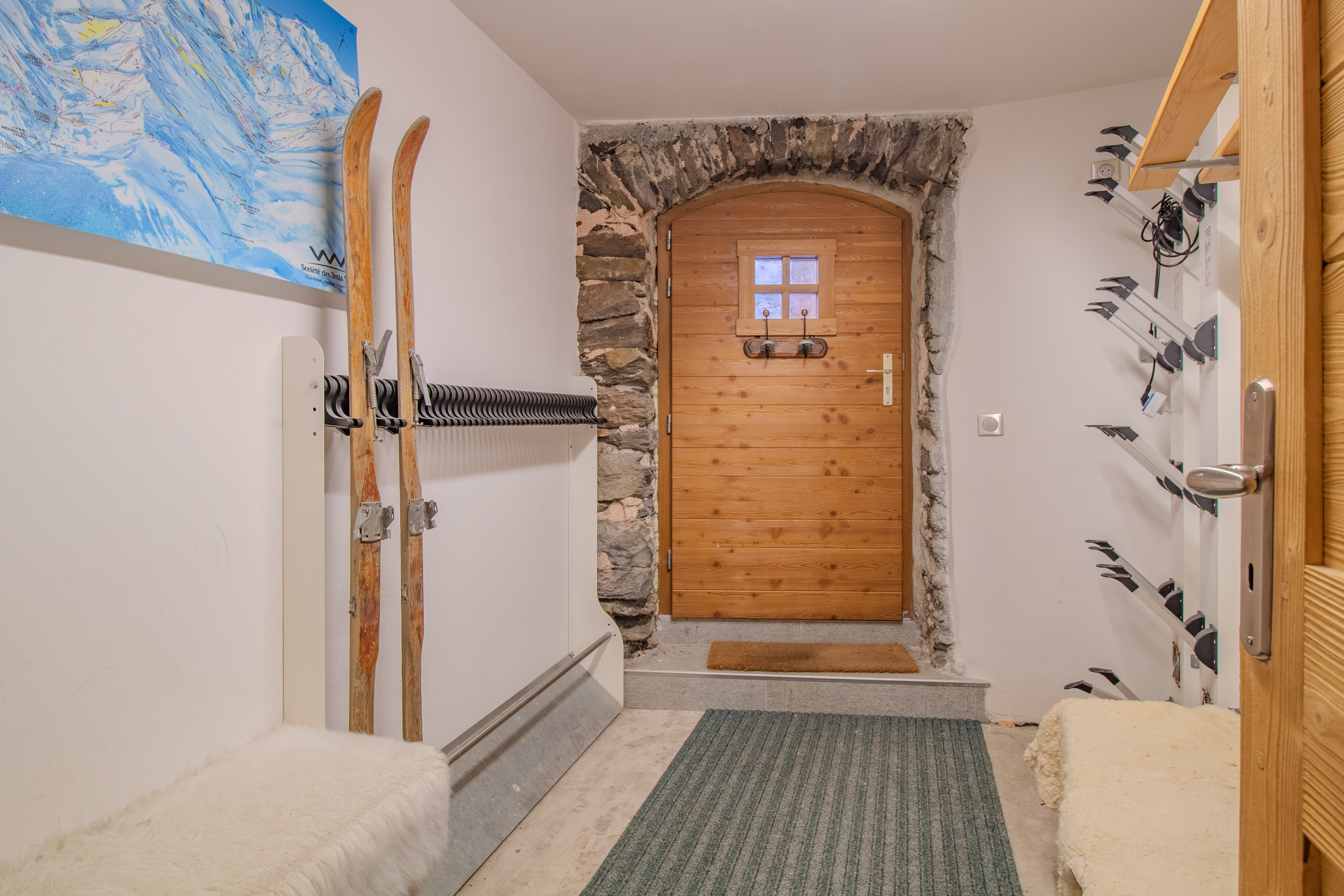 French property for sale in Les Allues, Savoie - €1,450,000 - photo 