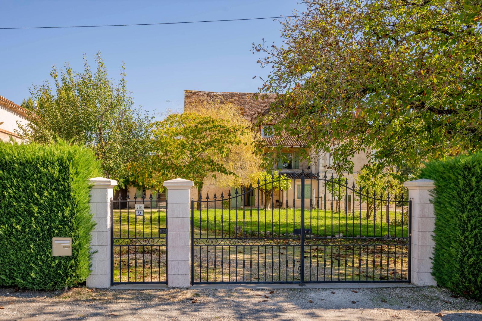 French property for sale in Saint-Méard-de-Gurçon, Dordogne - €895,000 - photo 