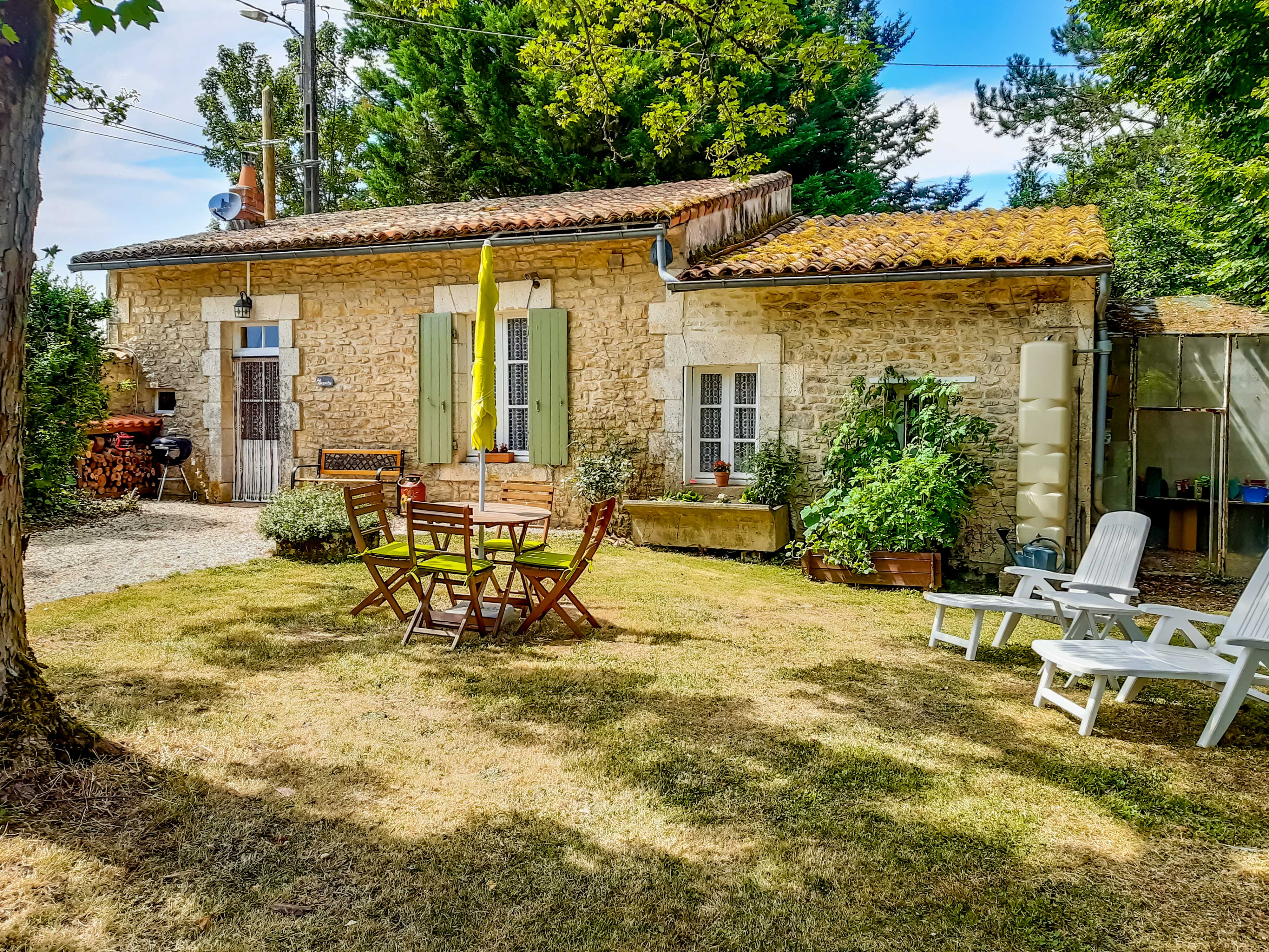 French property for sale in Ruffec, Charente - €524,750 - photo 