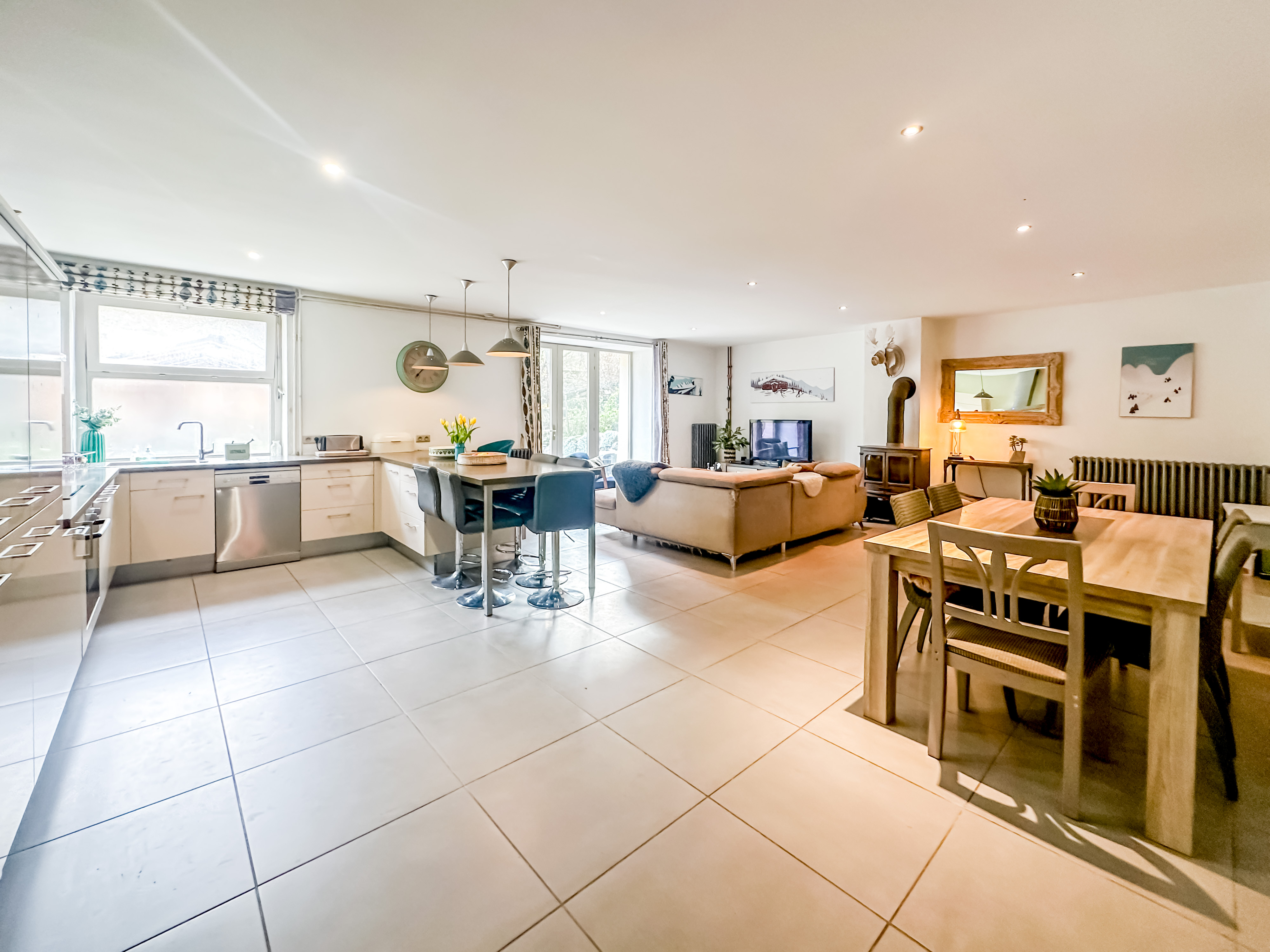 French property for sale in Courchevel, Savoie - €1,100,000 - photo 