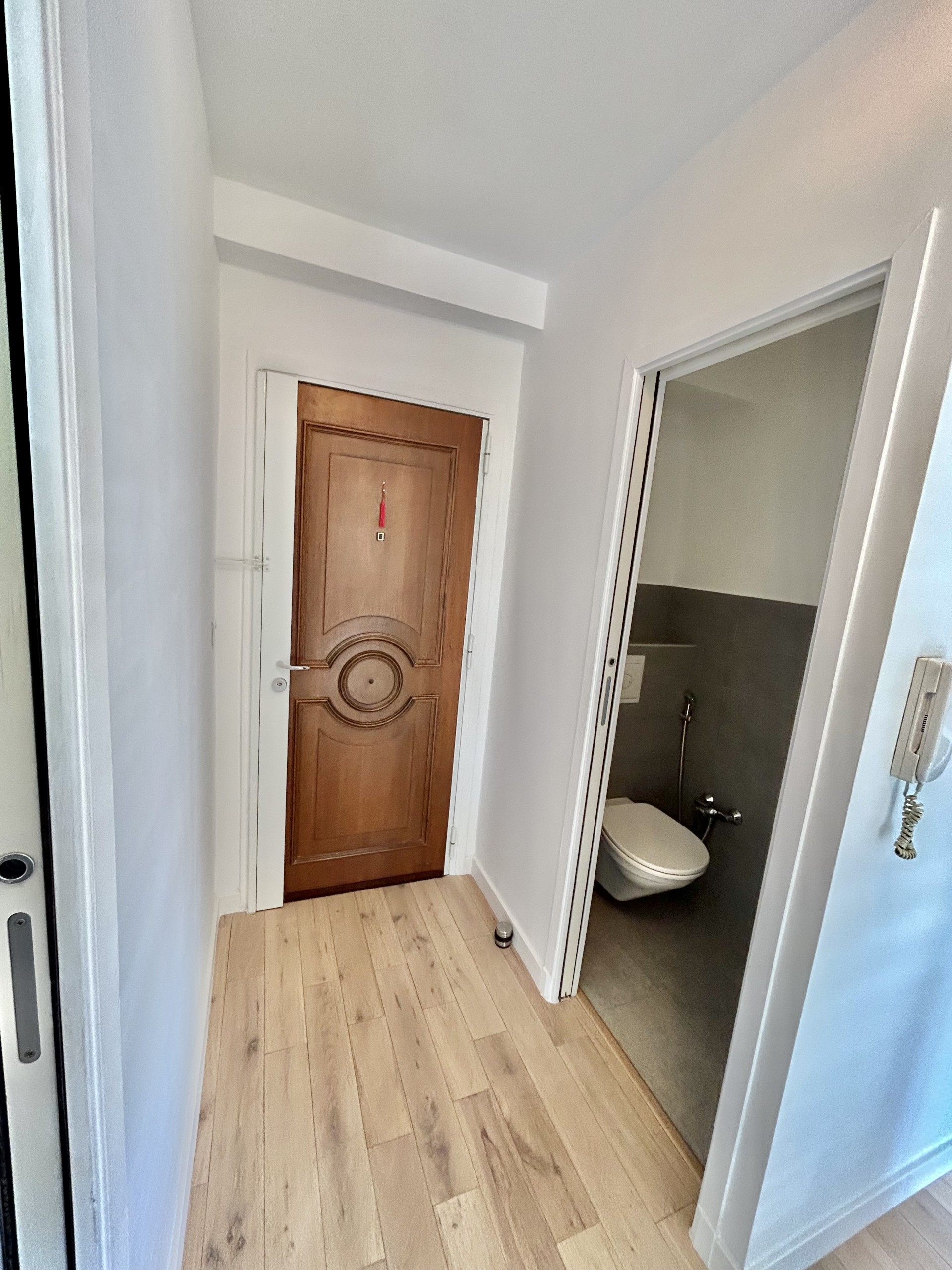 French property for sale in Antibes, Alpes-Maritimes - €425,000 - photo 