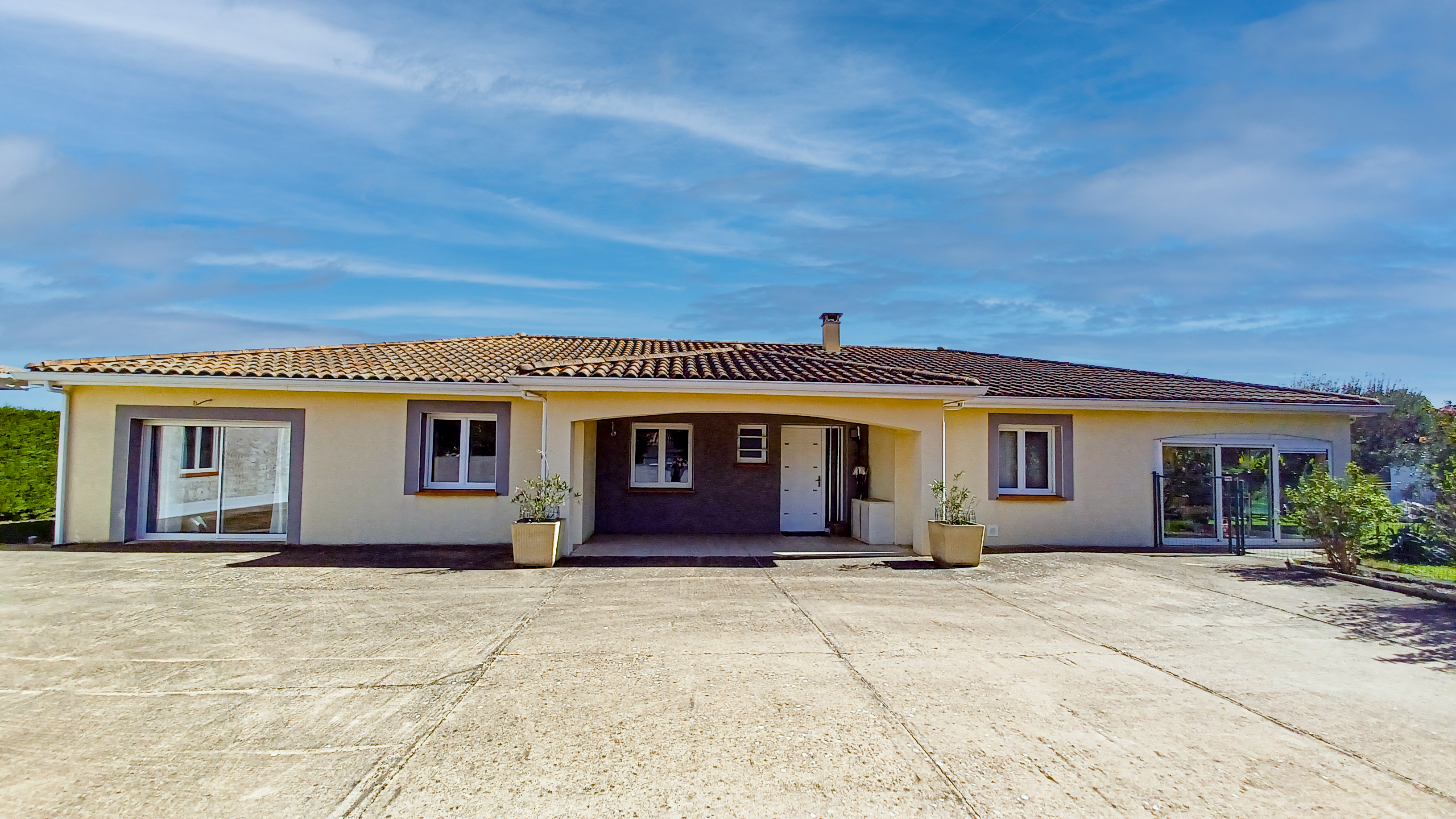 French property for sale in Seilh, Haute-Garonne - €595,000 - photo 