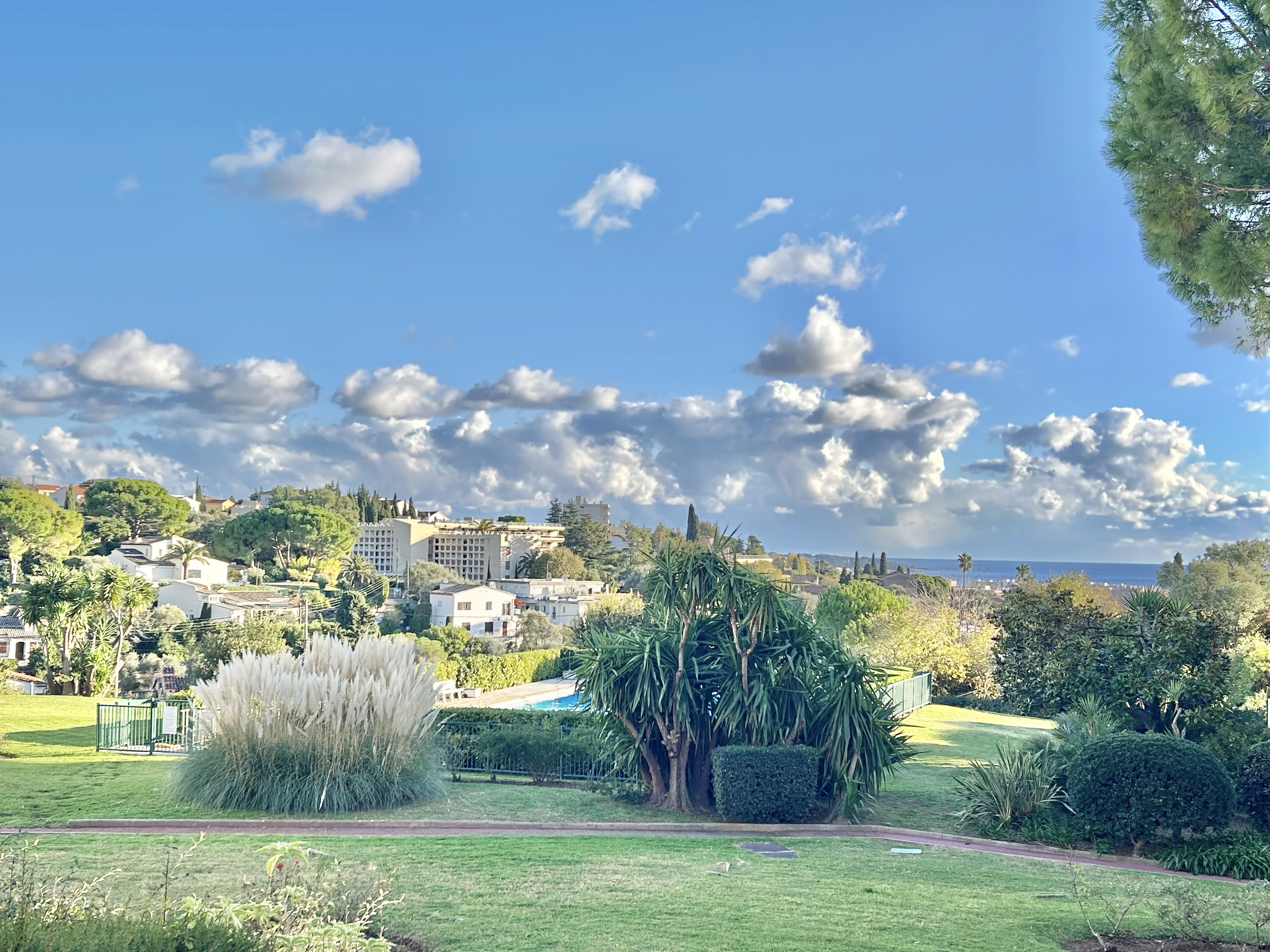 French property for sale in Antibes, Alpes-Maritimes - €425,000 - photo 