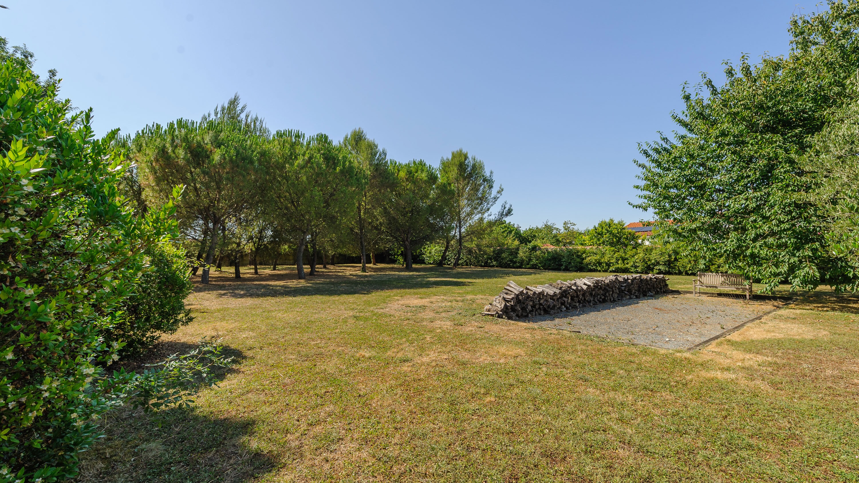 French property for sale in Dompierre-sur-Mer, Charente-Maritime - €1,190,000 - photo 