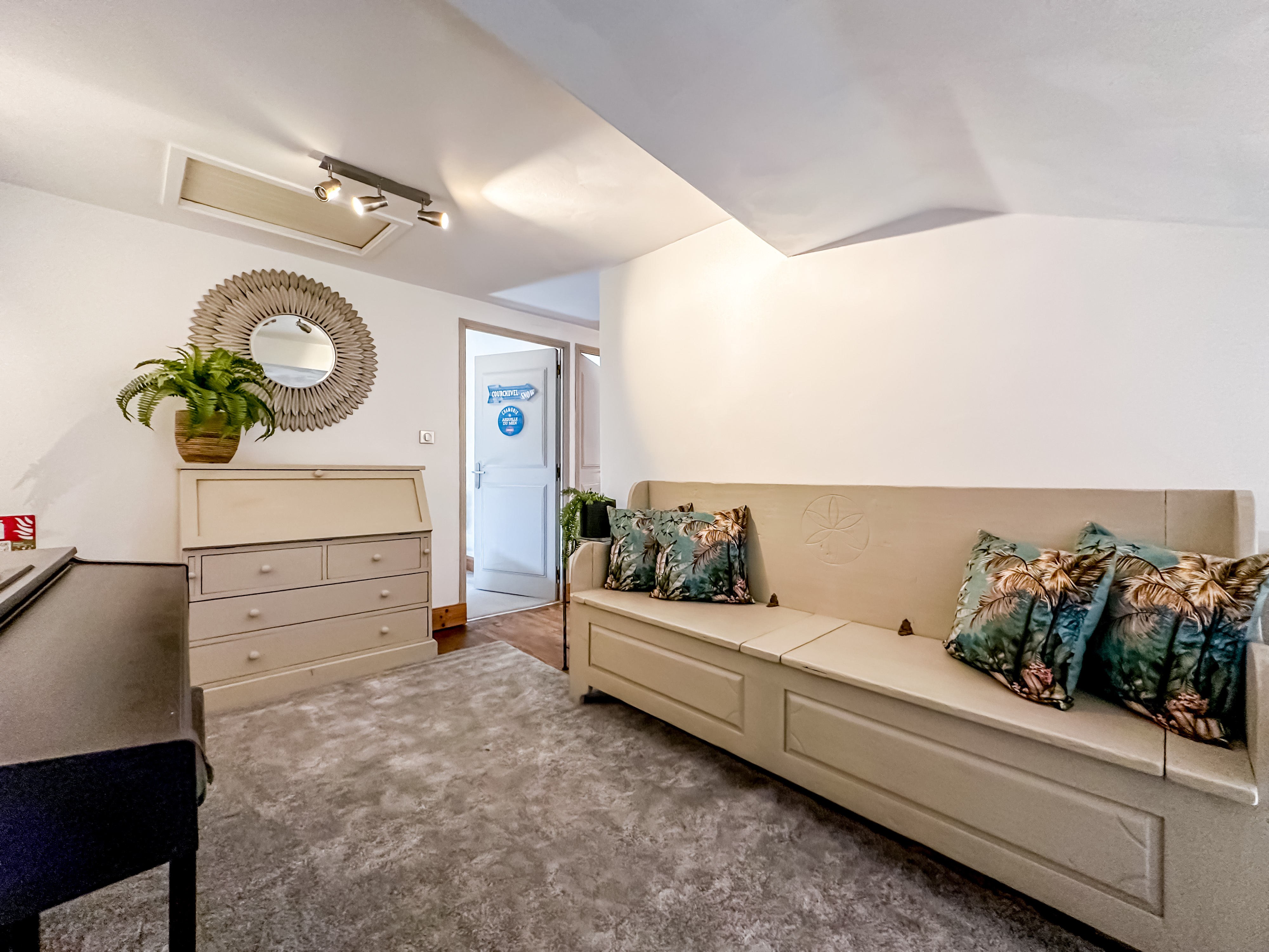 French property for sale in Courchevel, Savoie - €1,100,000 - photo 