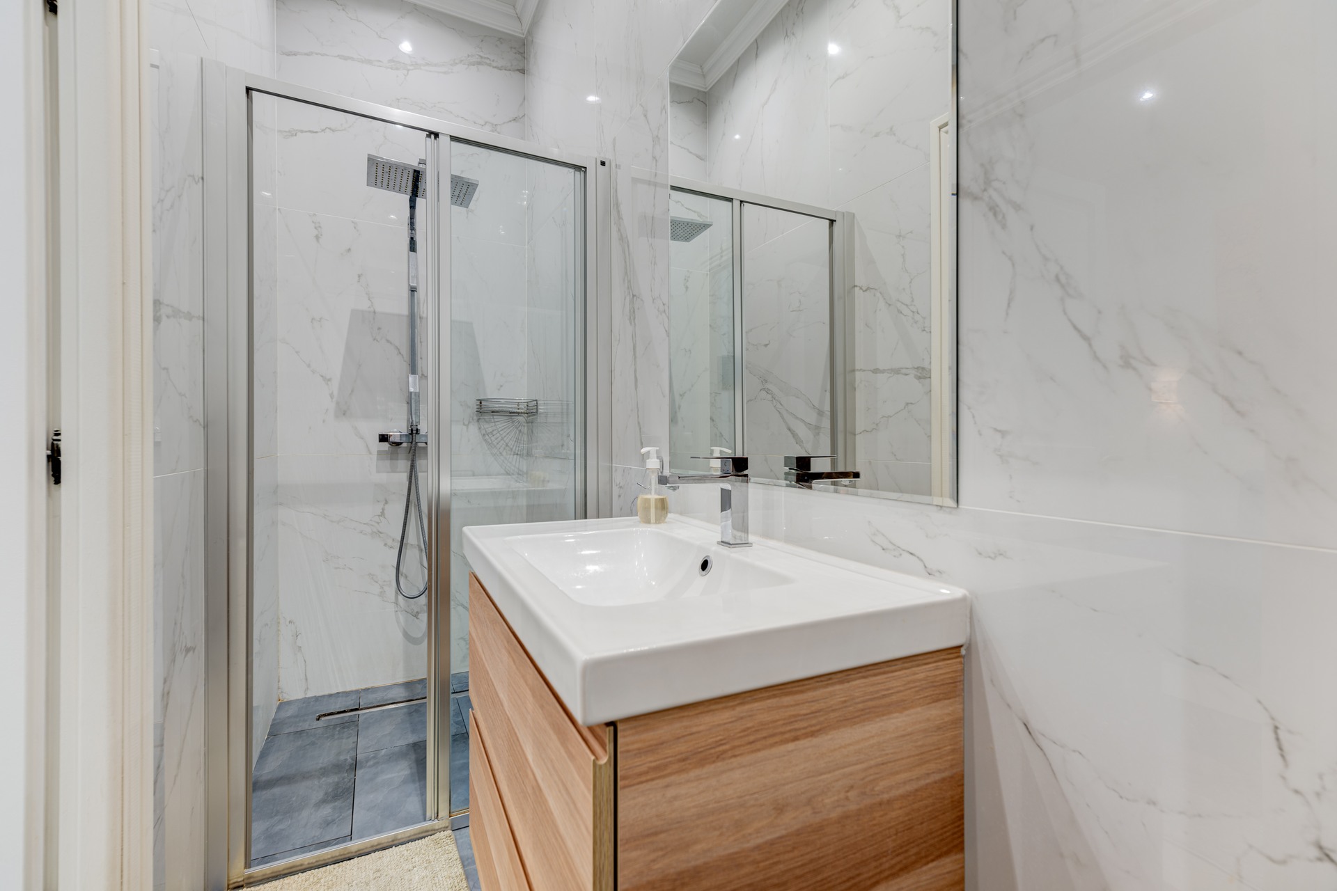 French property for sale in Nice, Alpes-Maritimes - €630,000 - photo 