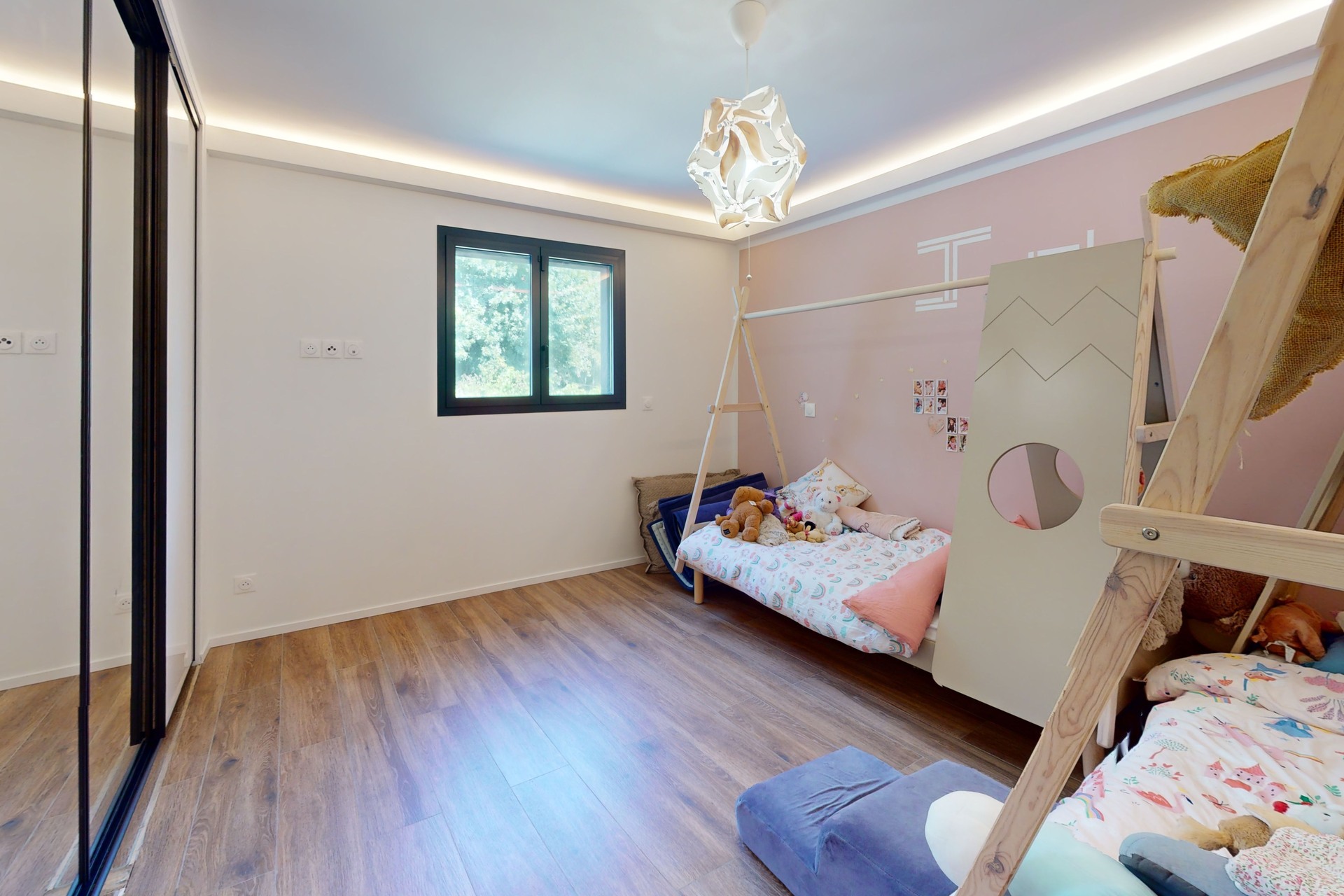 French property for sale in Roquefort-les-Pins, Alpes-Maritimes - €1,264,000 - photo 