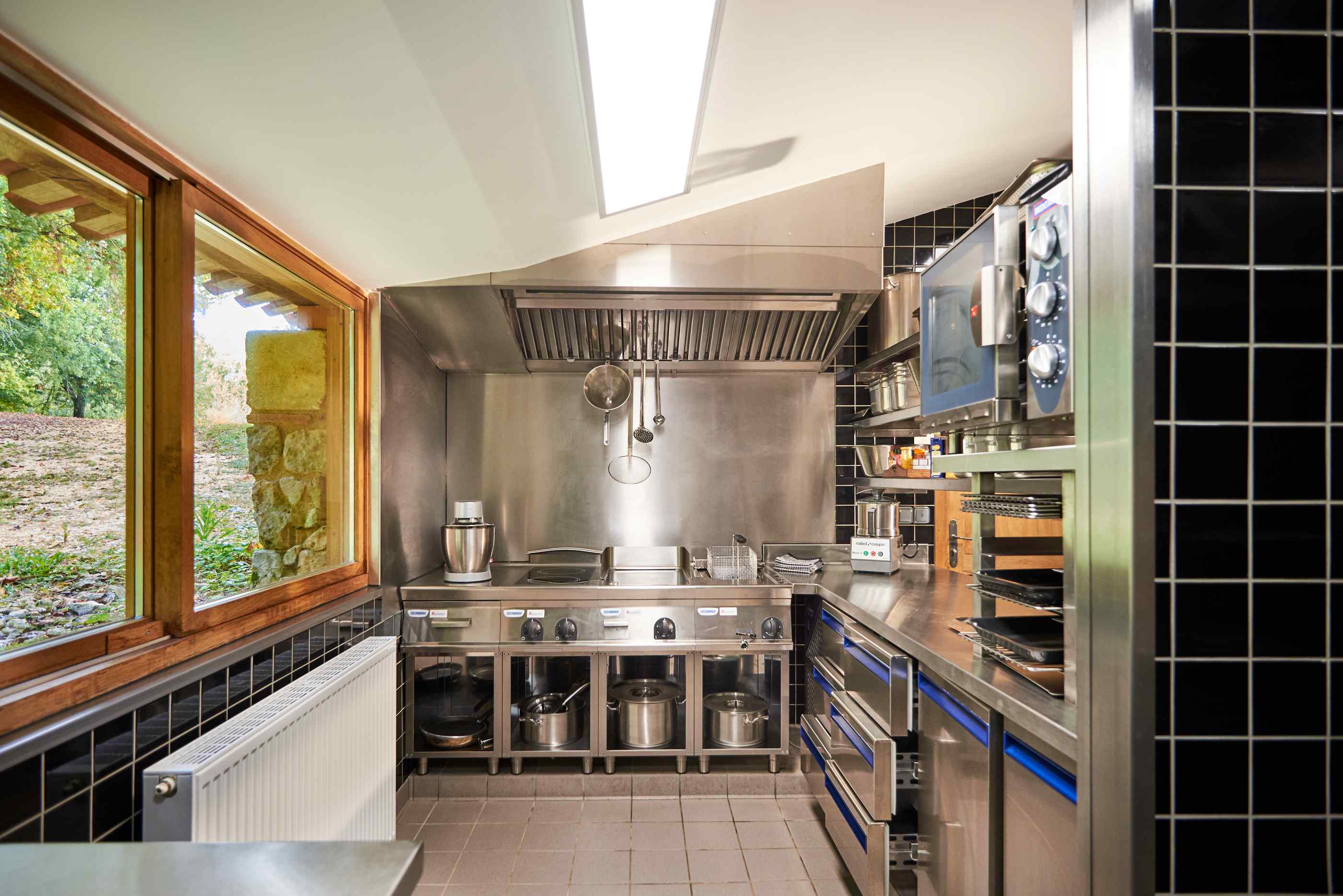 Propriété en France à vendre à Montagnac-la-Crempse, Dordogne - &#8364;1 908 000 - photo 