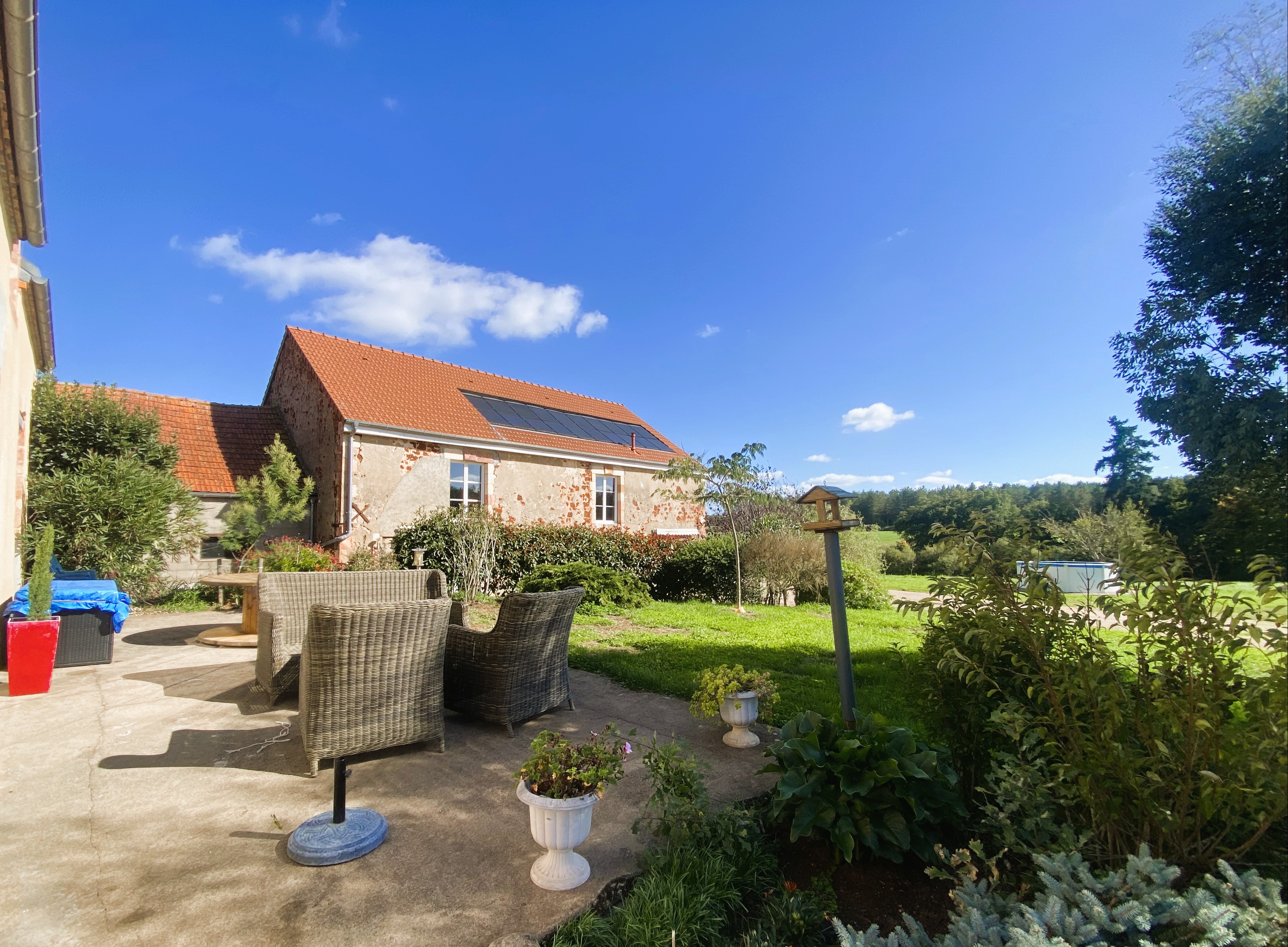 Propriété en France à vendre à Épineuil-le-Fleuriel, Cher - €935 749 - photo 