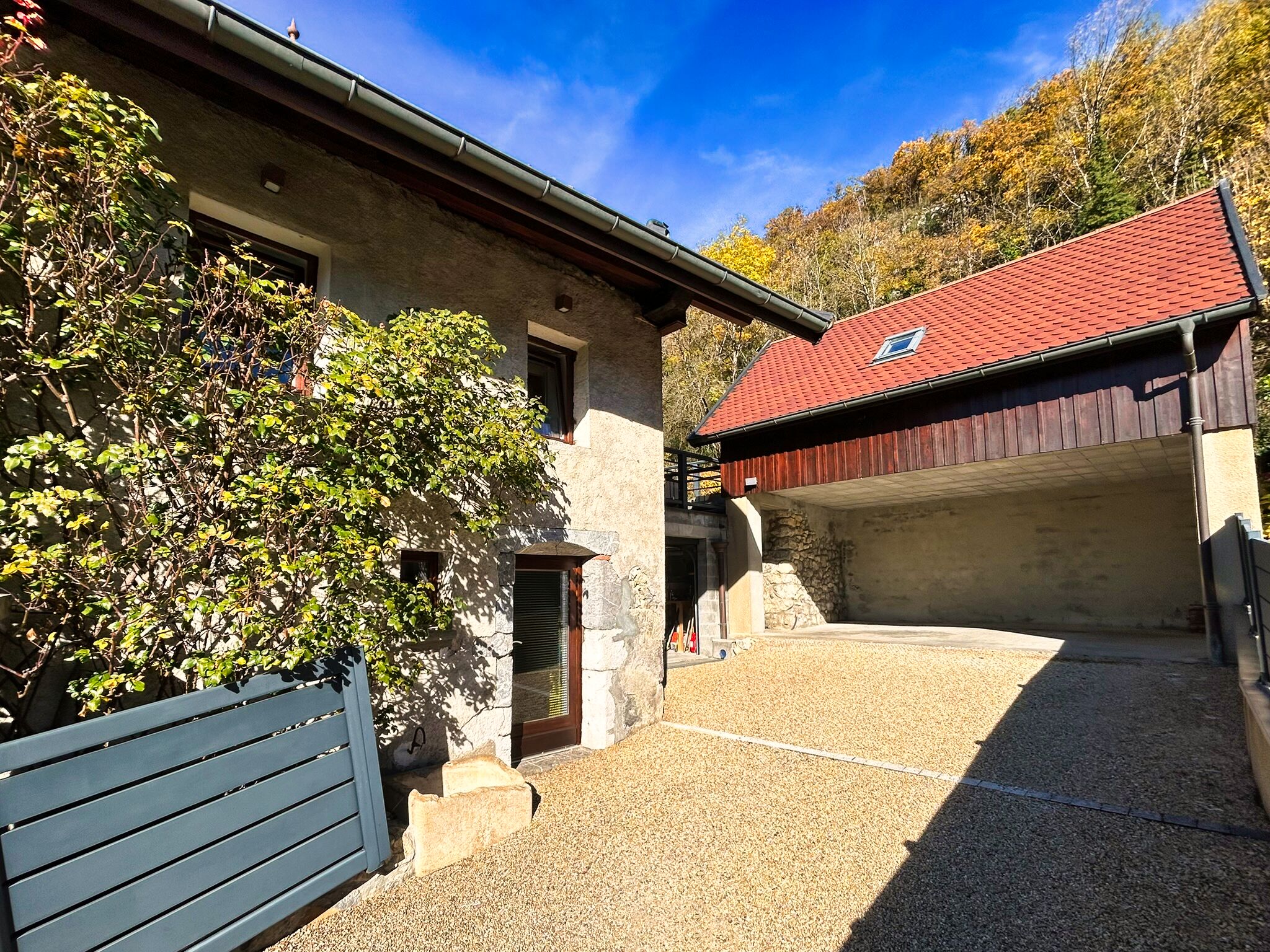 Propriété en France à vendre à Talloires, Haute-Savoie - &#8364;1 040 000 - photo 