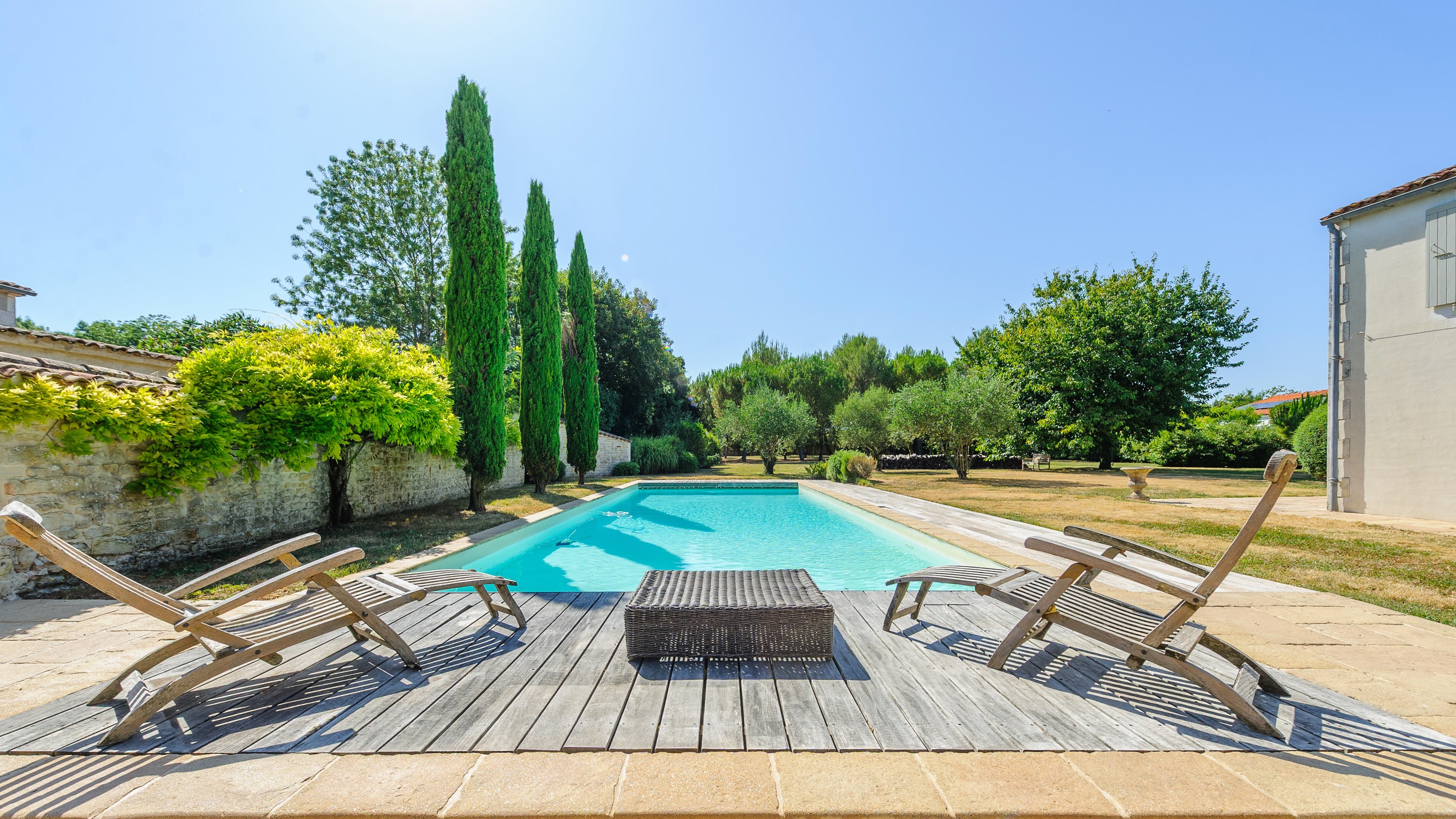 French property for sale in Dompierre-sur-Mer, Charente-Maritime - €1,190,000 - photo 