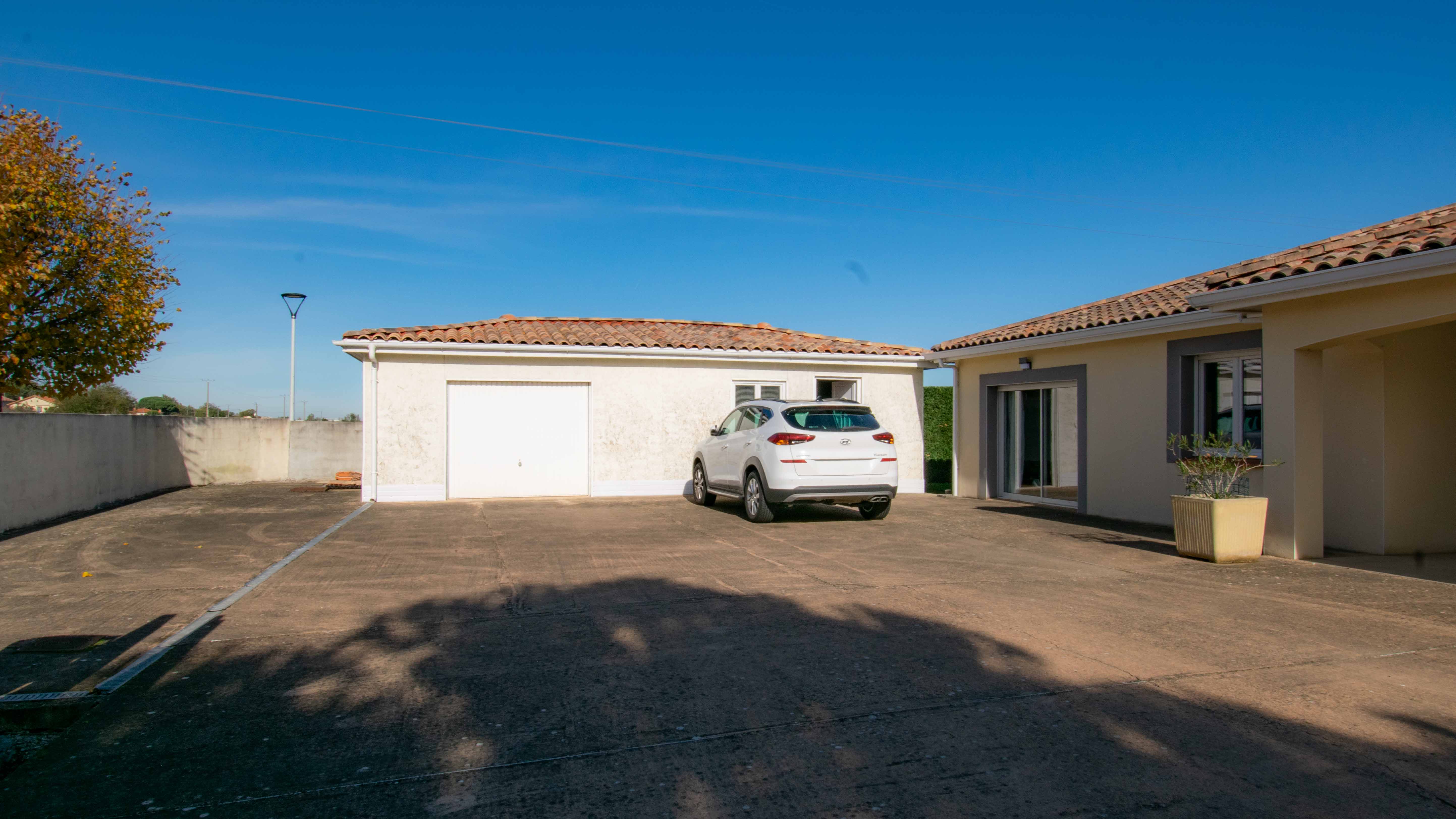 French property for sale in Seilh, Haute-Garonne - €595,000 - photo 