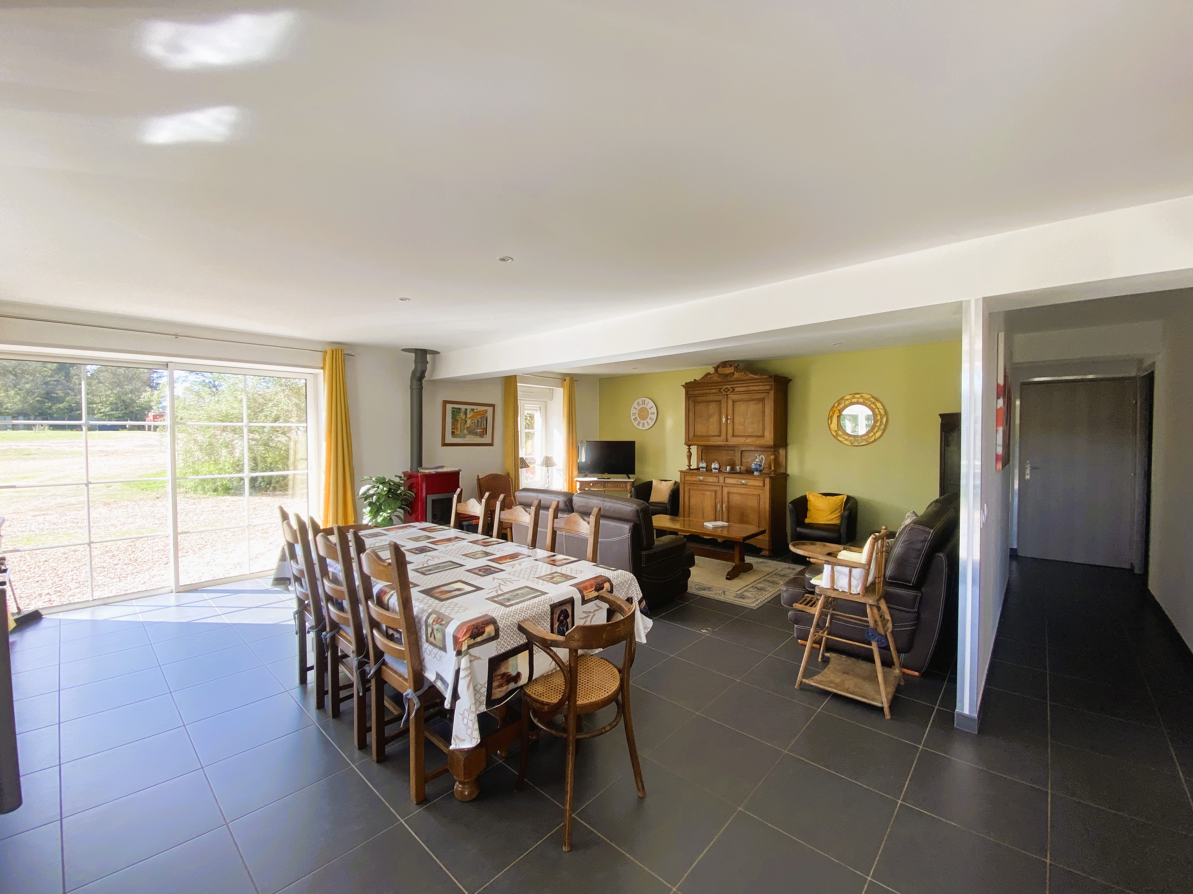 Propriété en France à vendre à Épineuil-le-Fleuriel, Cher - €935 749 - photo 